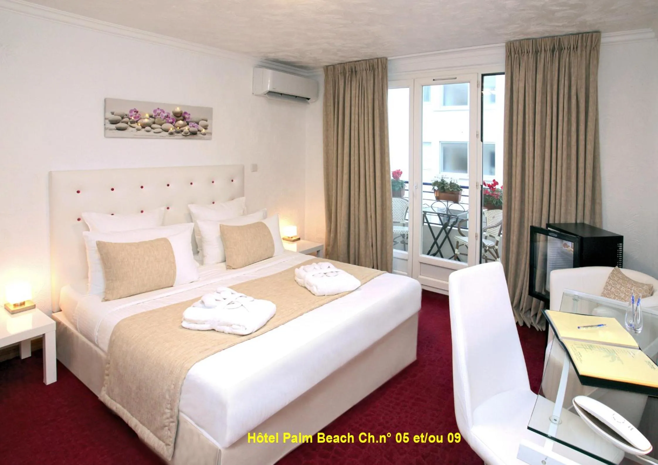 Bed in HOTEL PALM BEACH