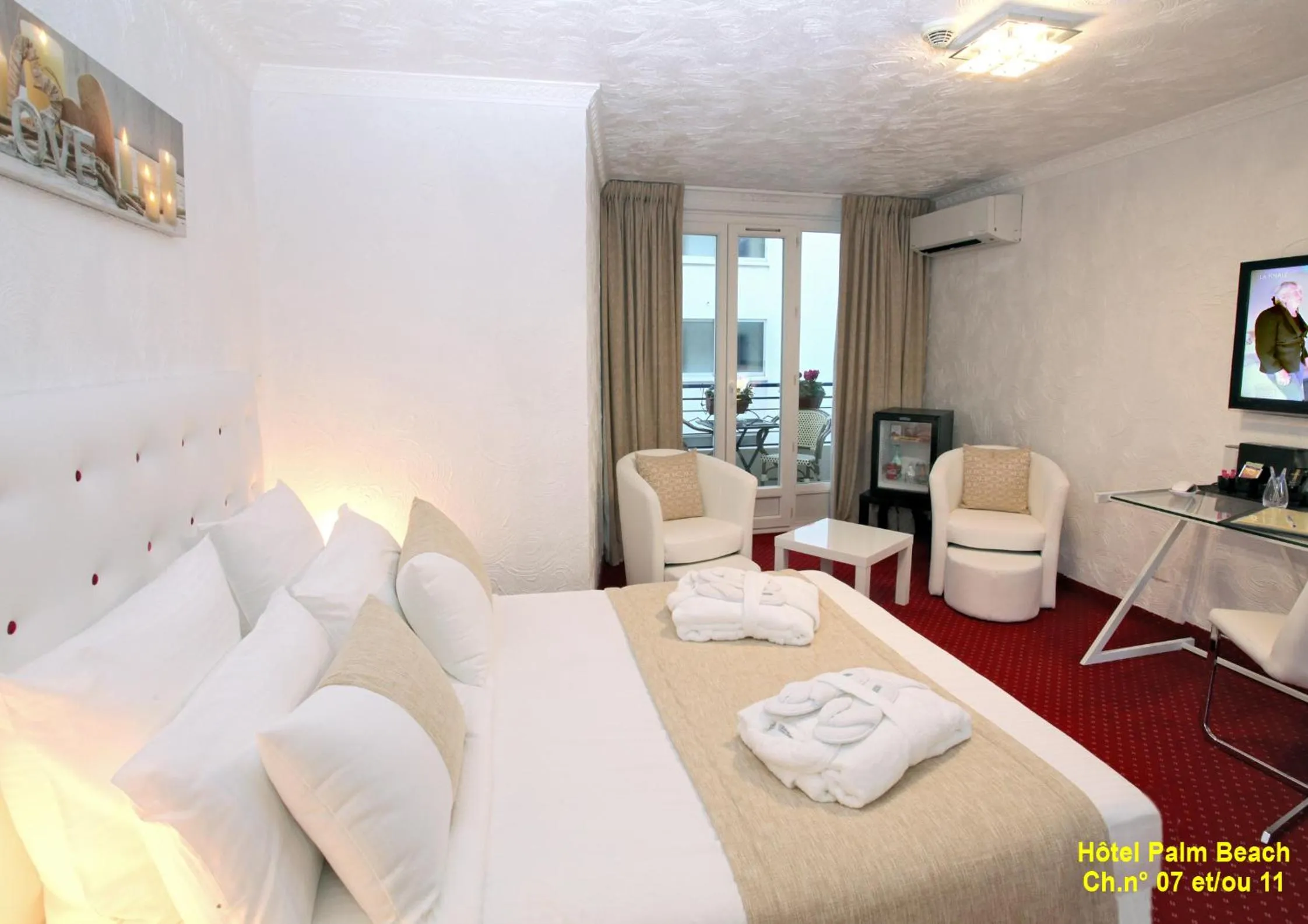 Bed in HOTEL PALM BEACH