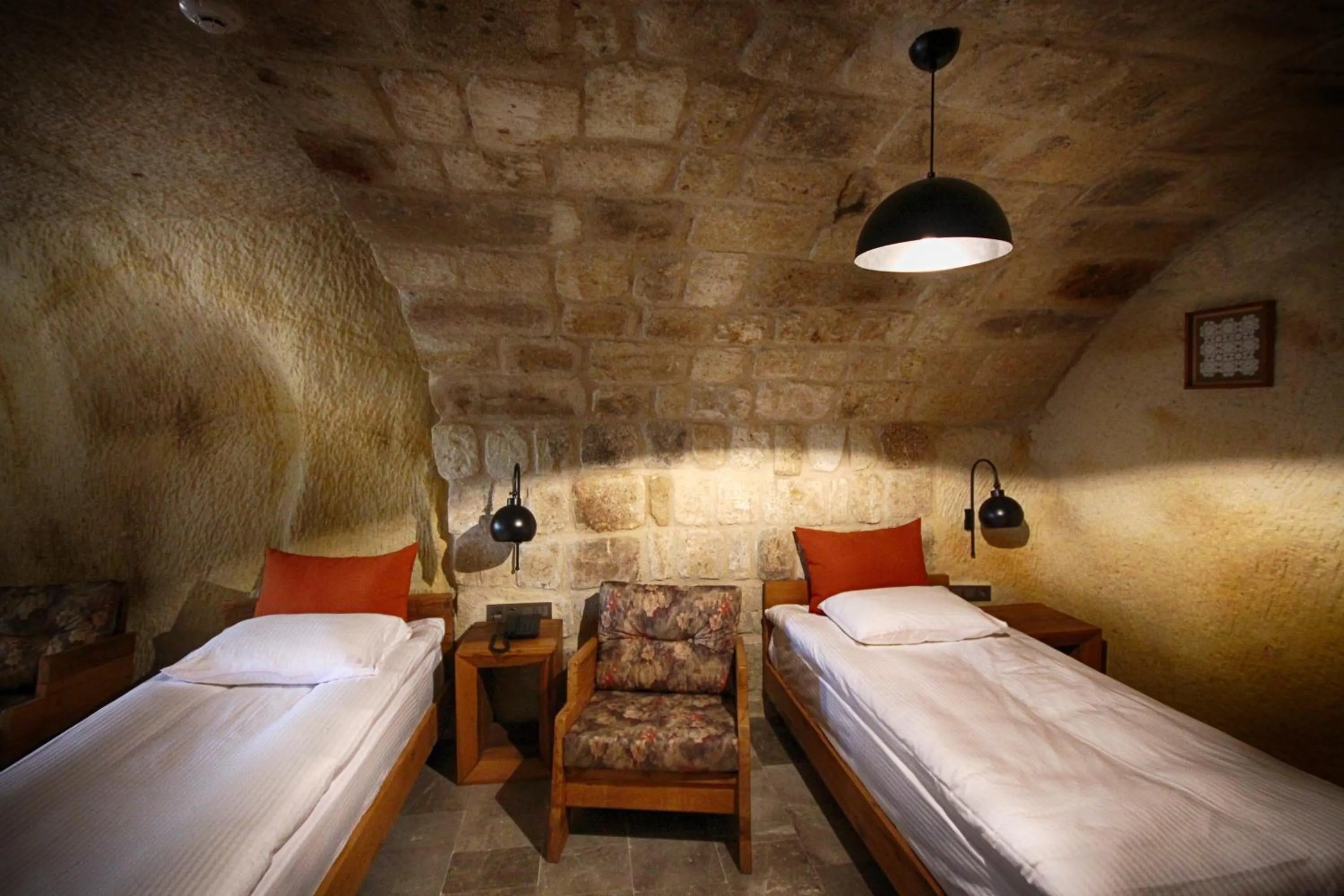 Bed in 1811 Cave Hotel