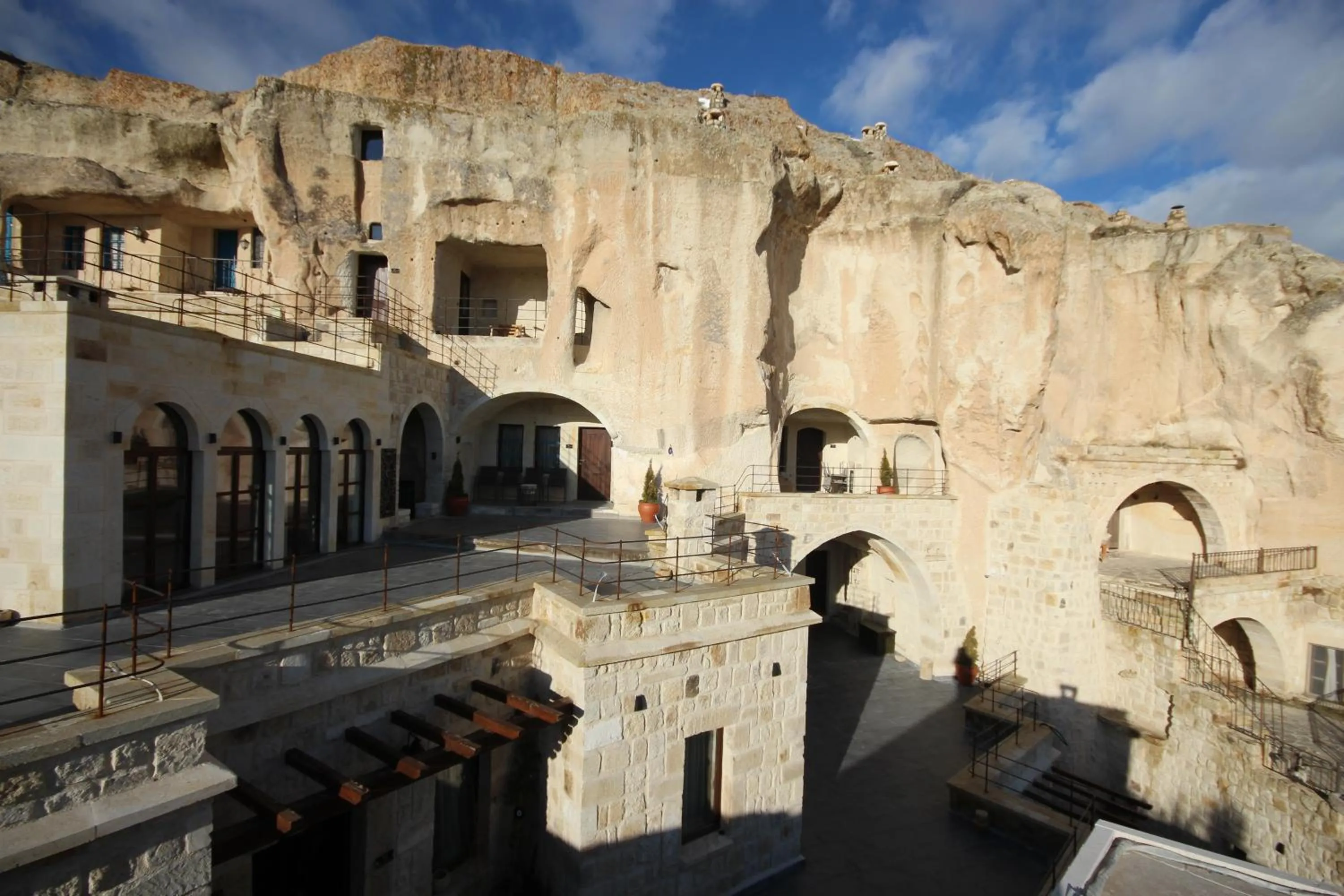 Property building in 1811 Cave Hotel