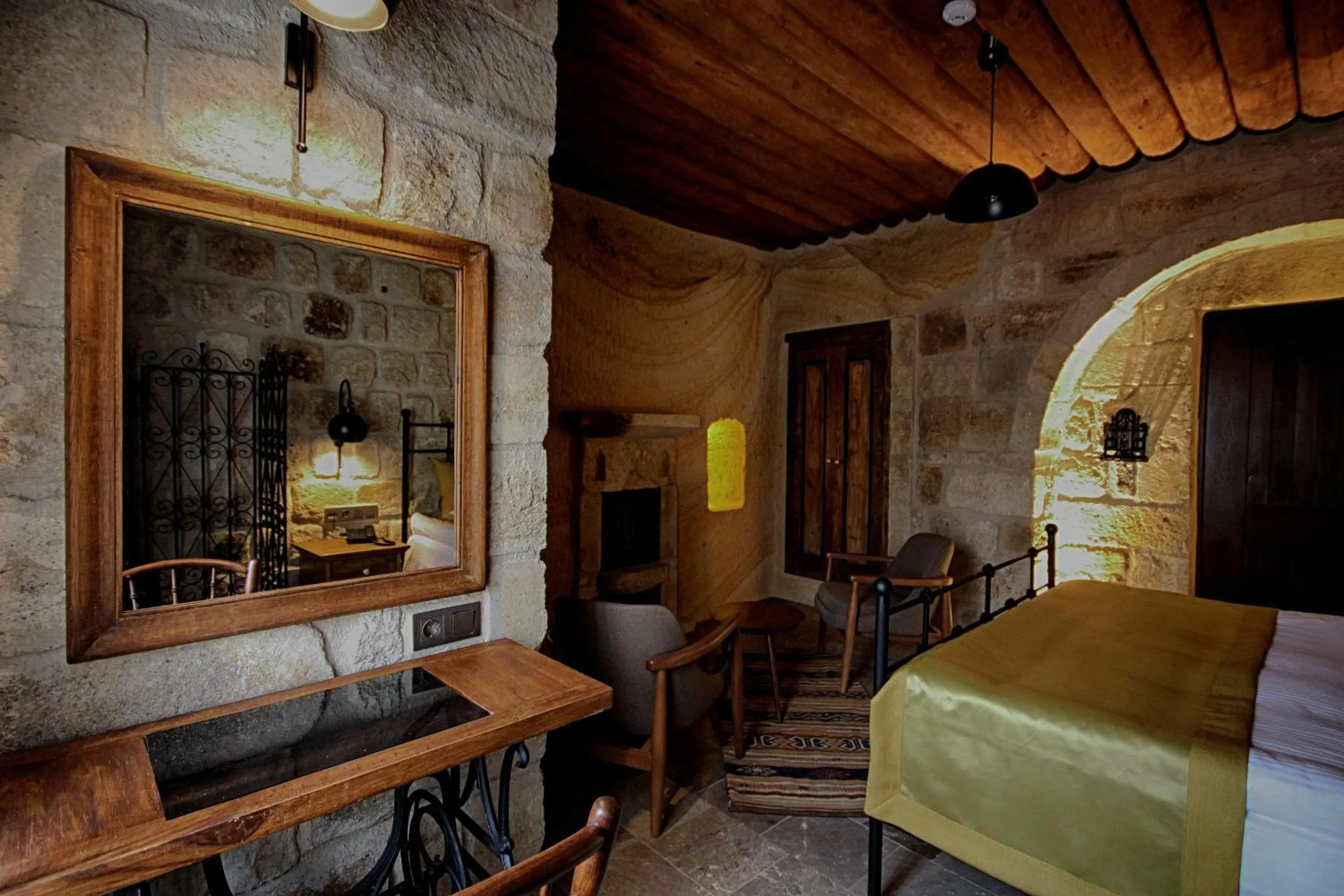 Massage, Bed in 1811 Cave Hotel