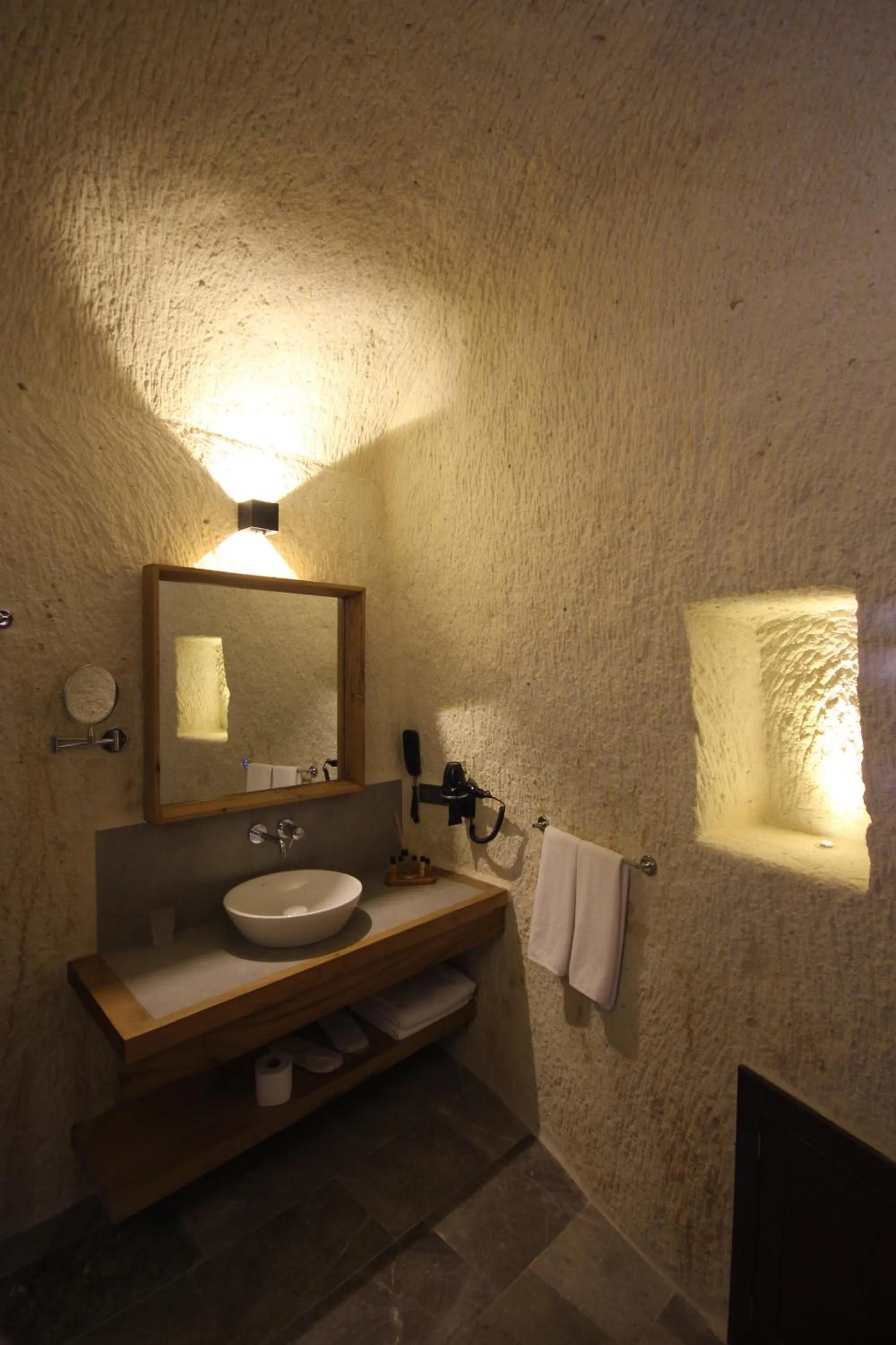 Bathroom in 1811 Cave Hotel