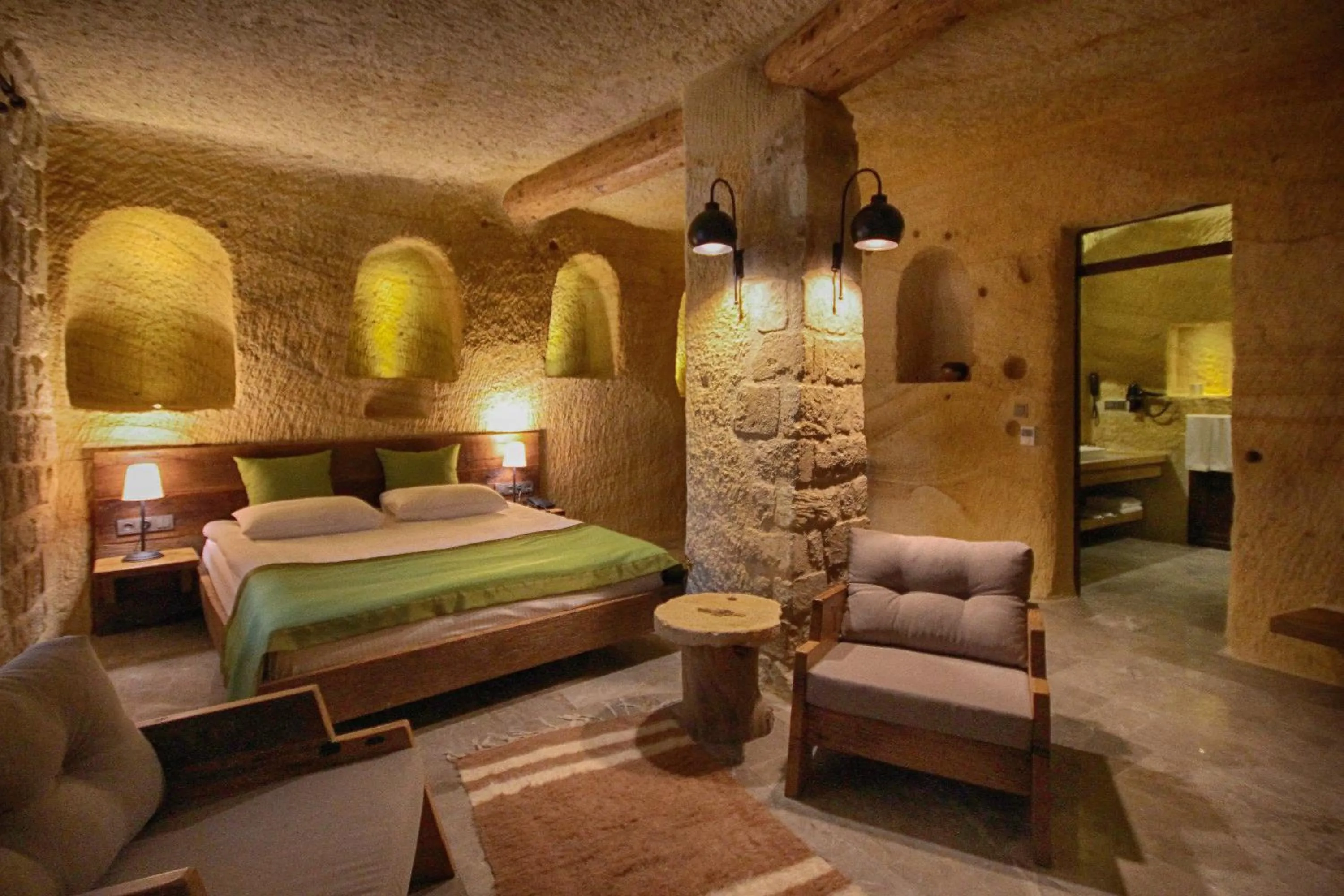 Photo of the whole room, Bed in 1811 Cave Hotel