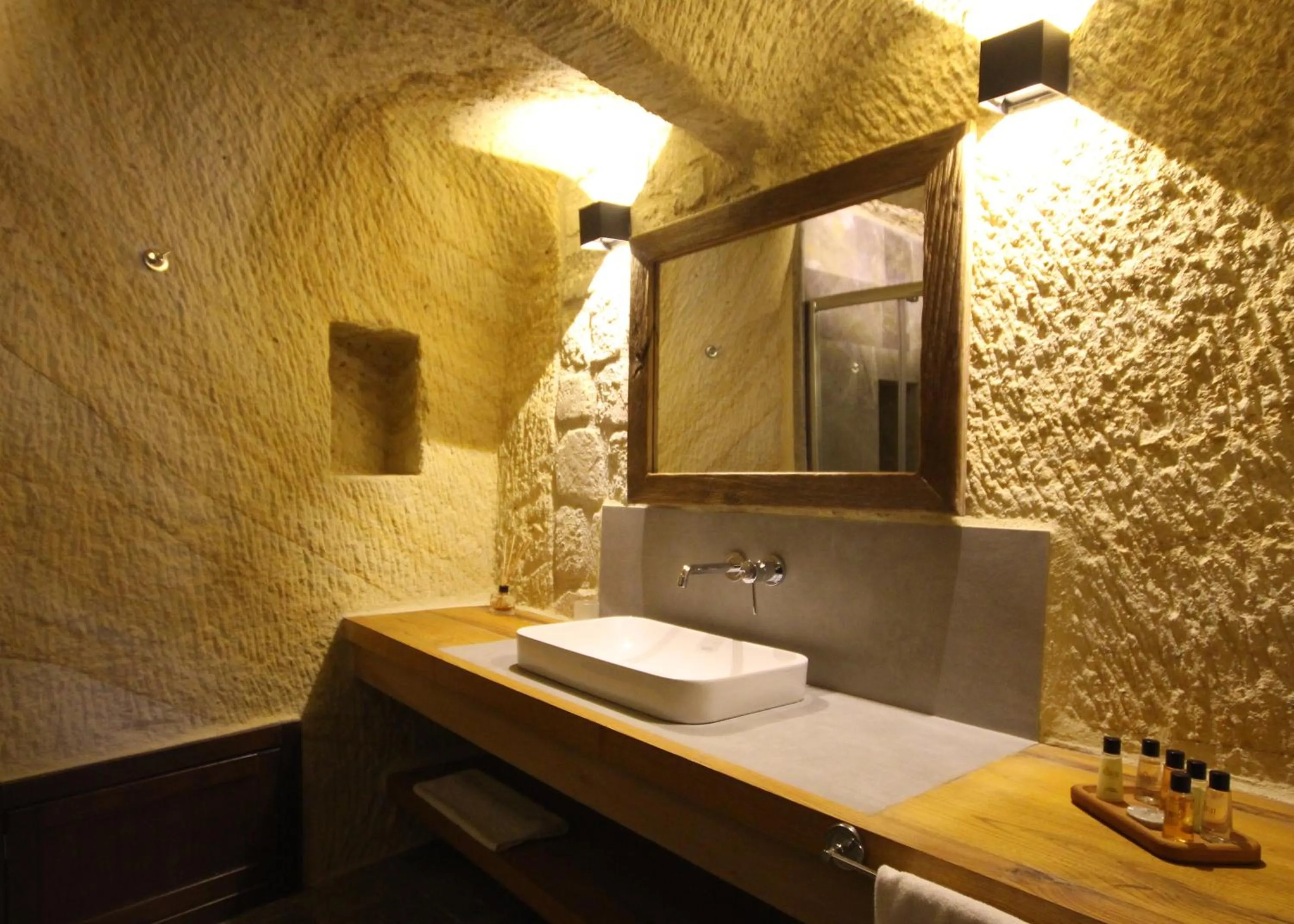 Bathroom in 1811 Cave Hotel