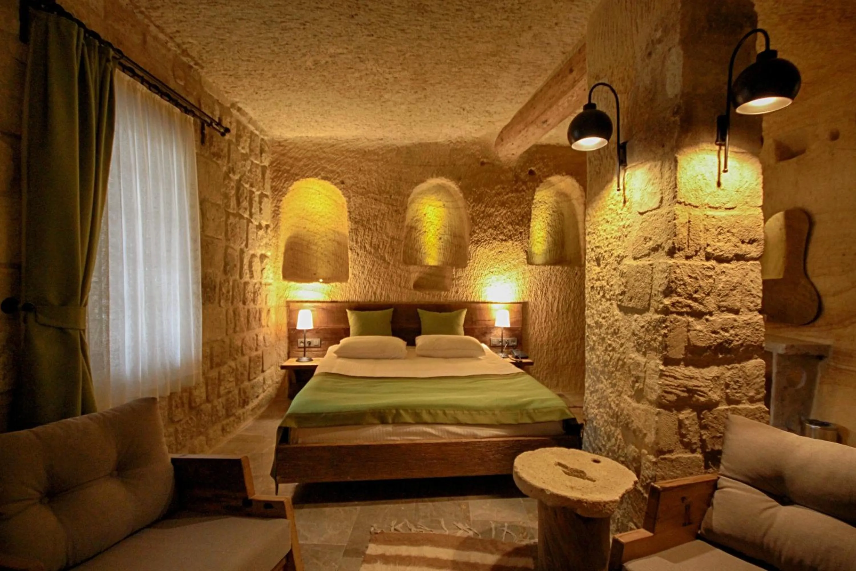 Massage, Bed in 1811 Cave Hotel