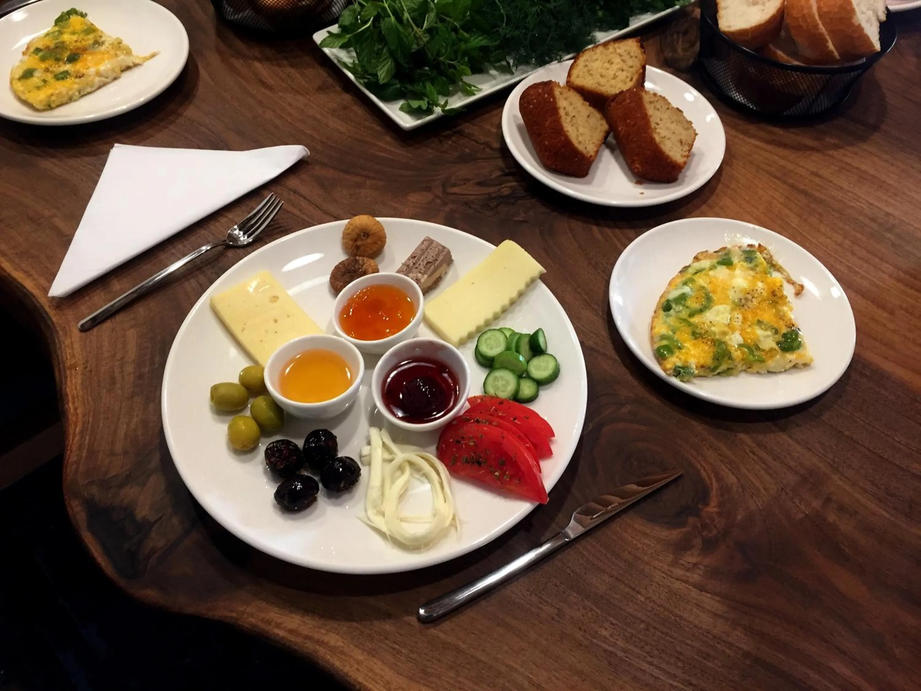 Restaurant/places to eat in 1811 Cave Hotel