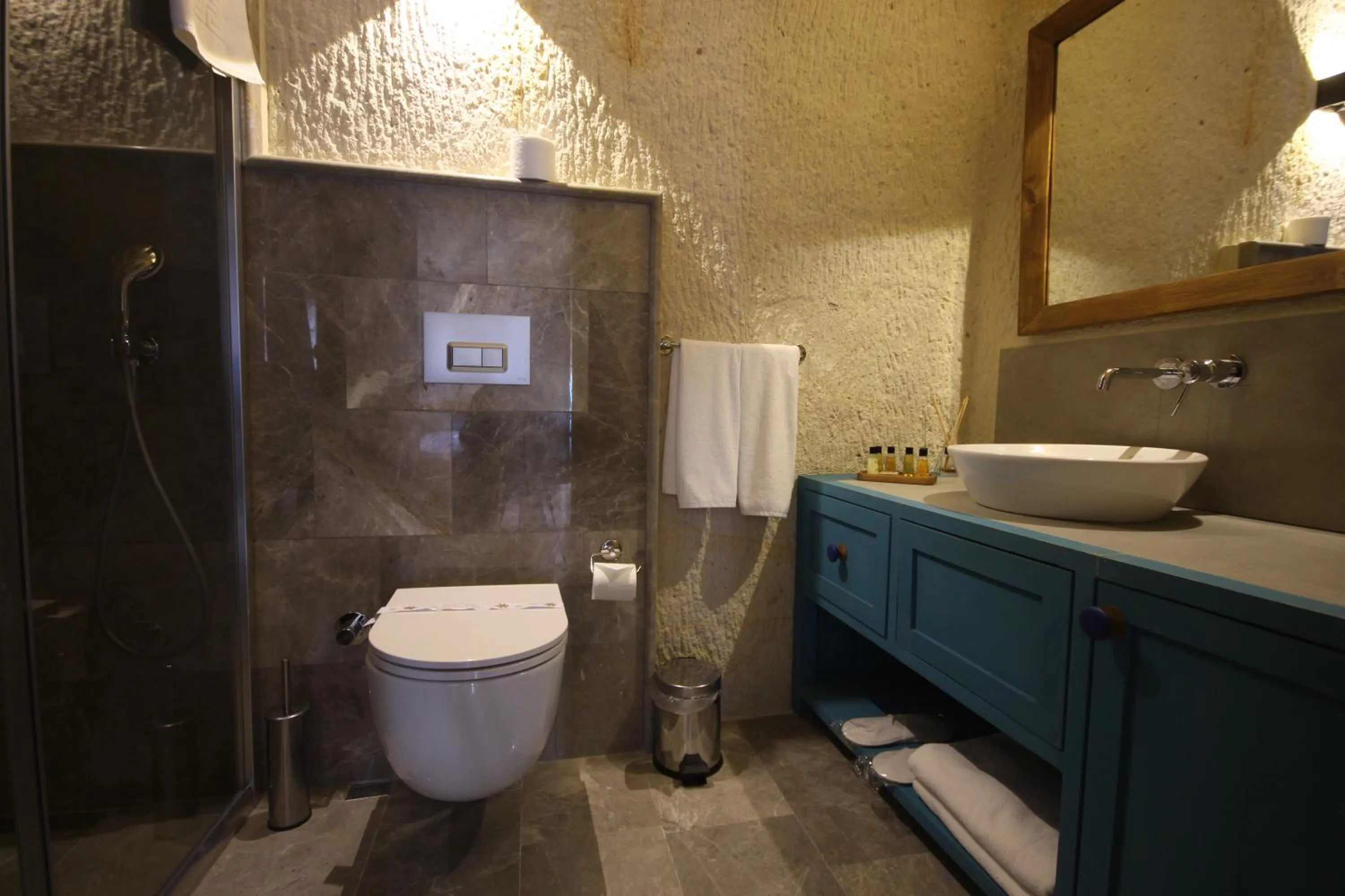Bathroom in 1811 Cave Hotel