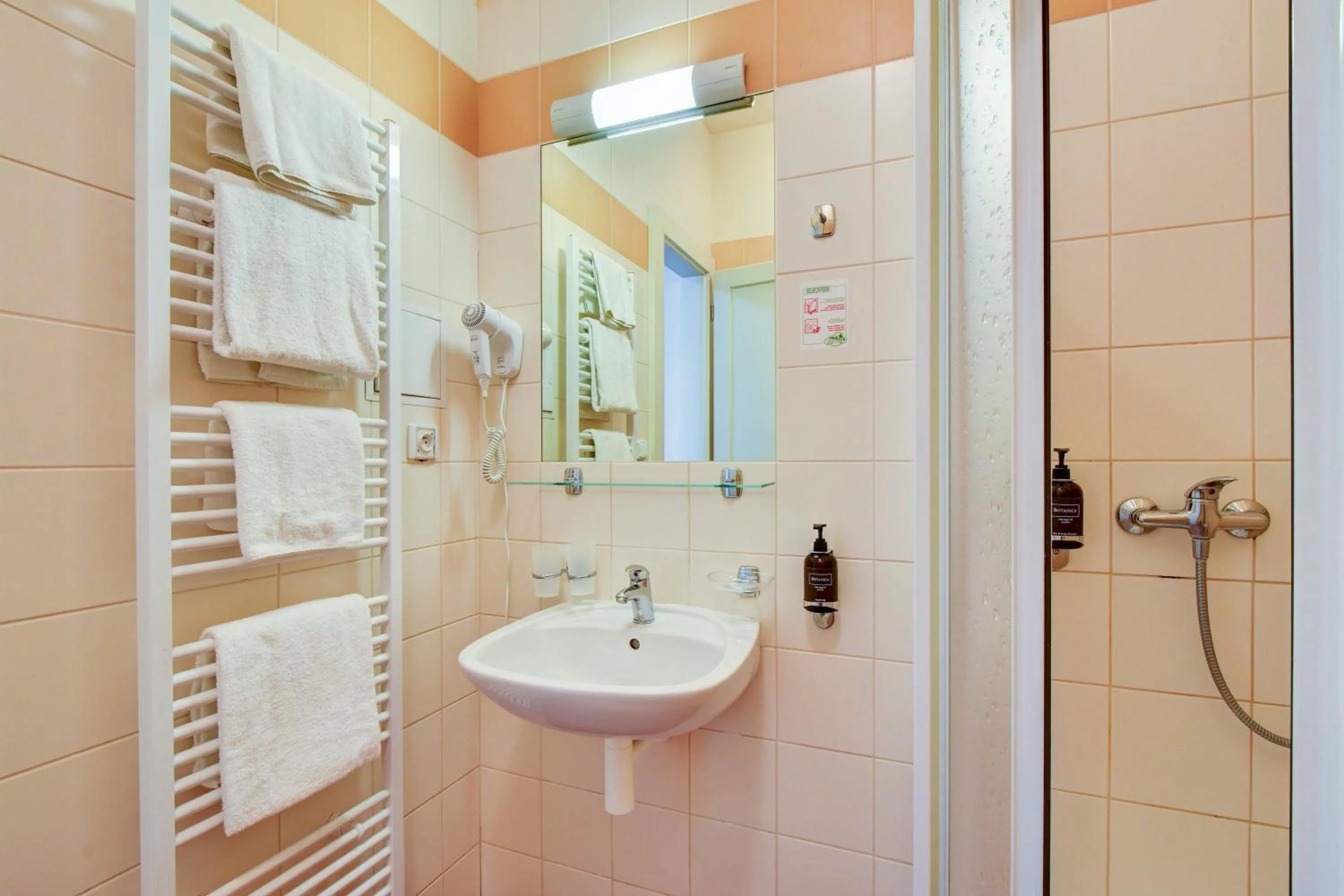 Shower in Zámek Křtiny