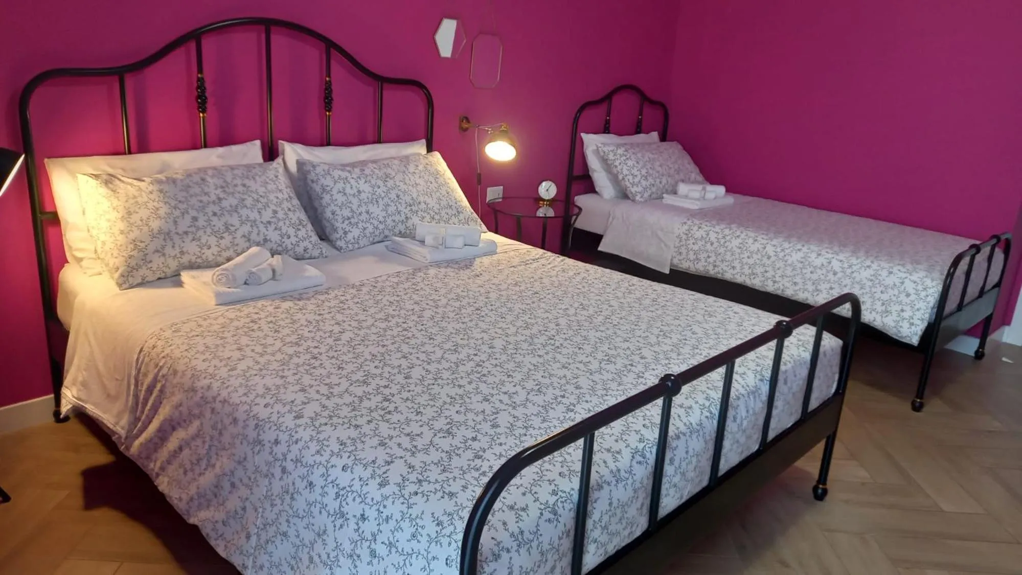 Photo of the whole room, Bed in B&B Stella Scugnizza