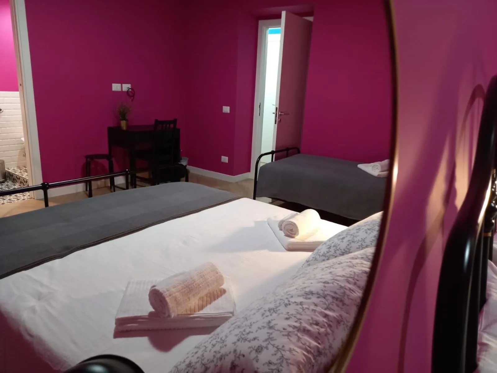 Photo of the whole room, Bed in B&B Stella Scugnizza