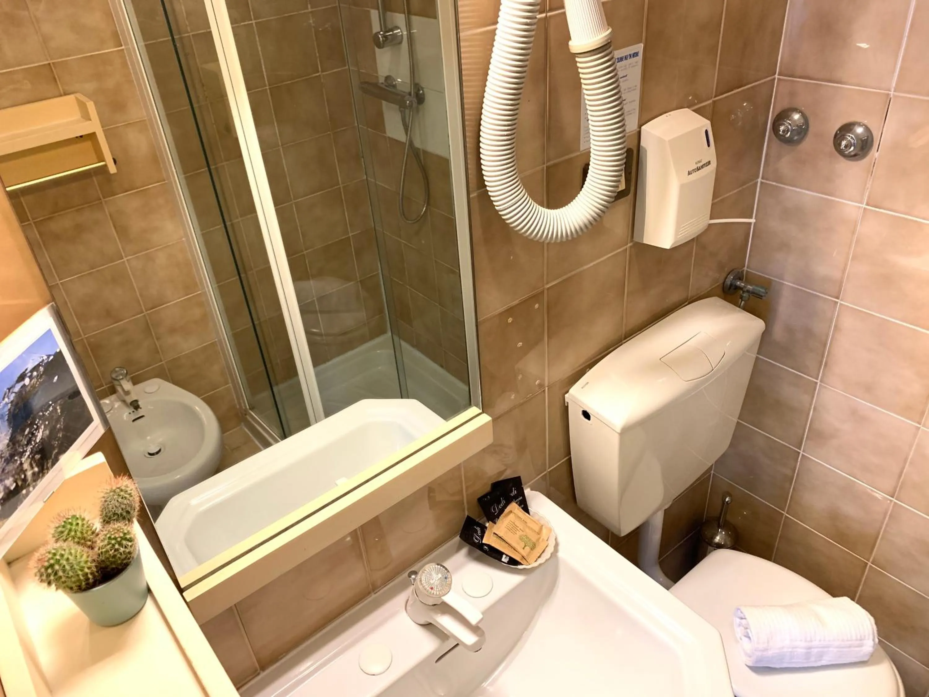 Bathroom in Hotel Baia di Levanto