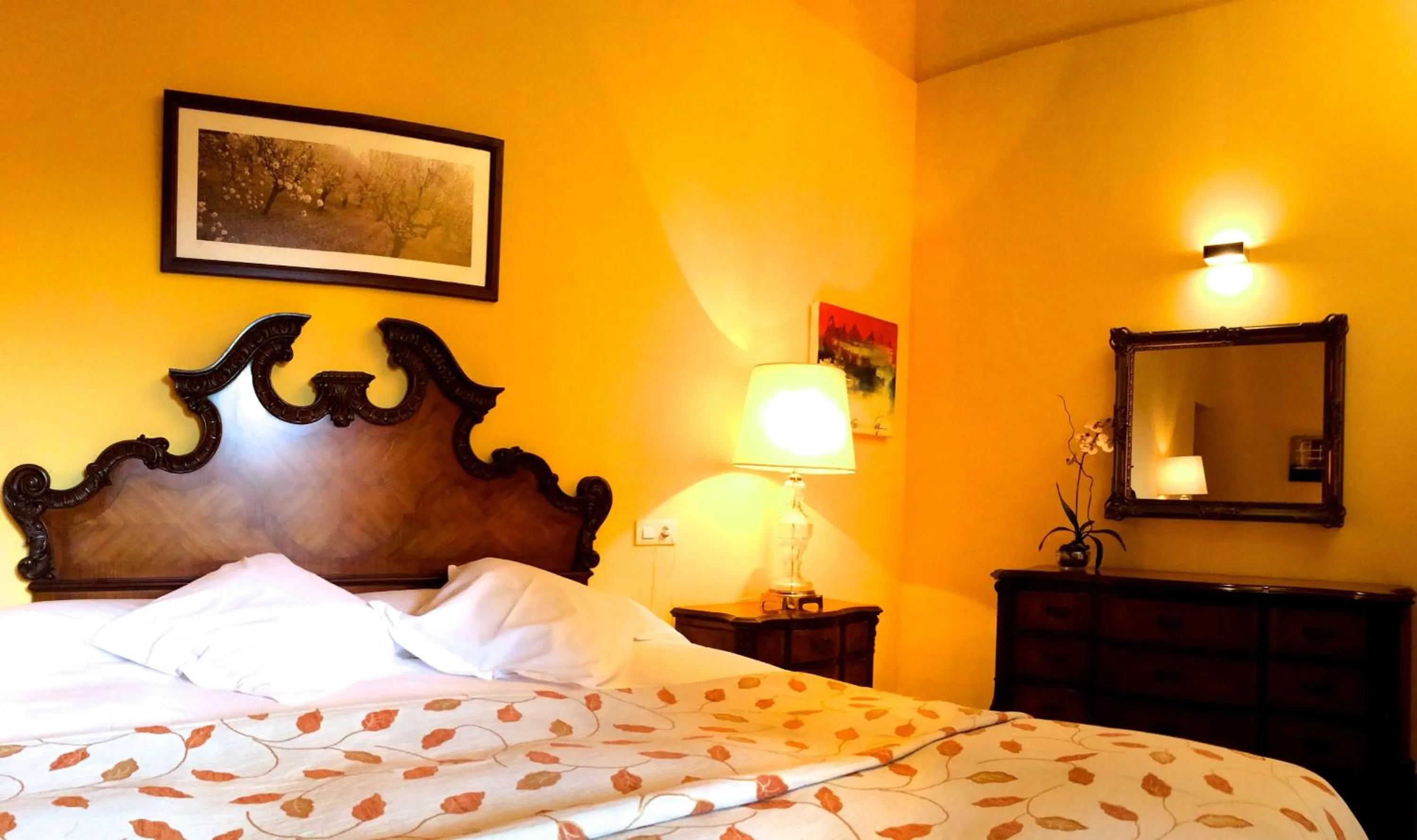 Decorative detail, Bed in Petit Hotel Alaro