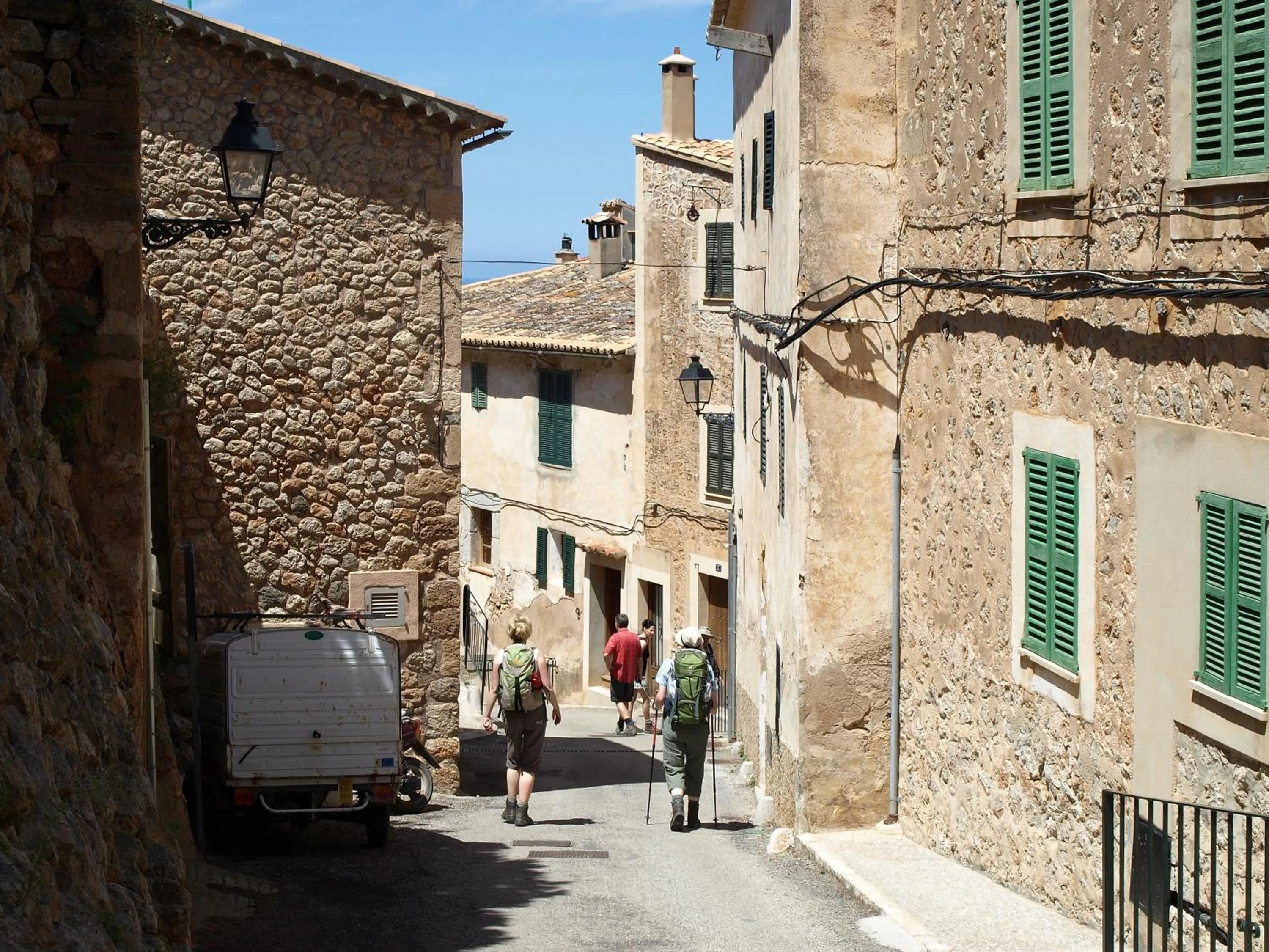 Hiking in Petit Hotel Alaro