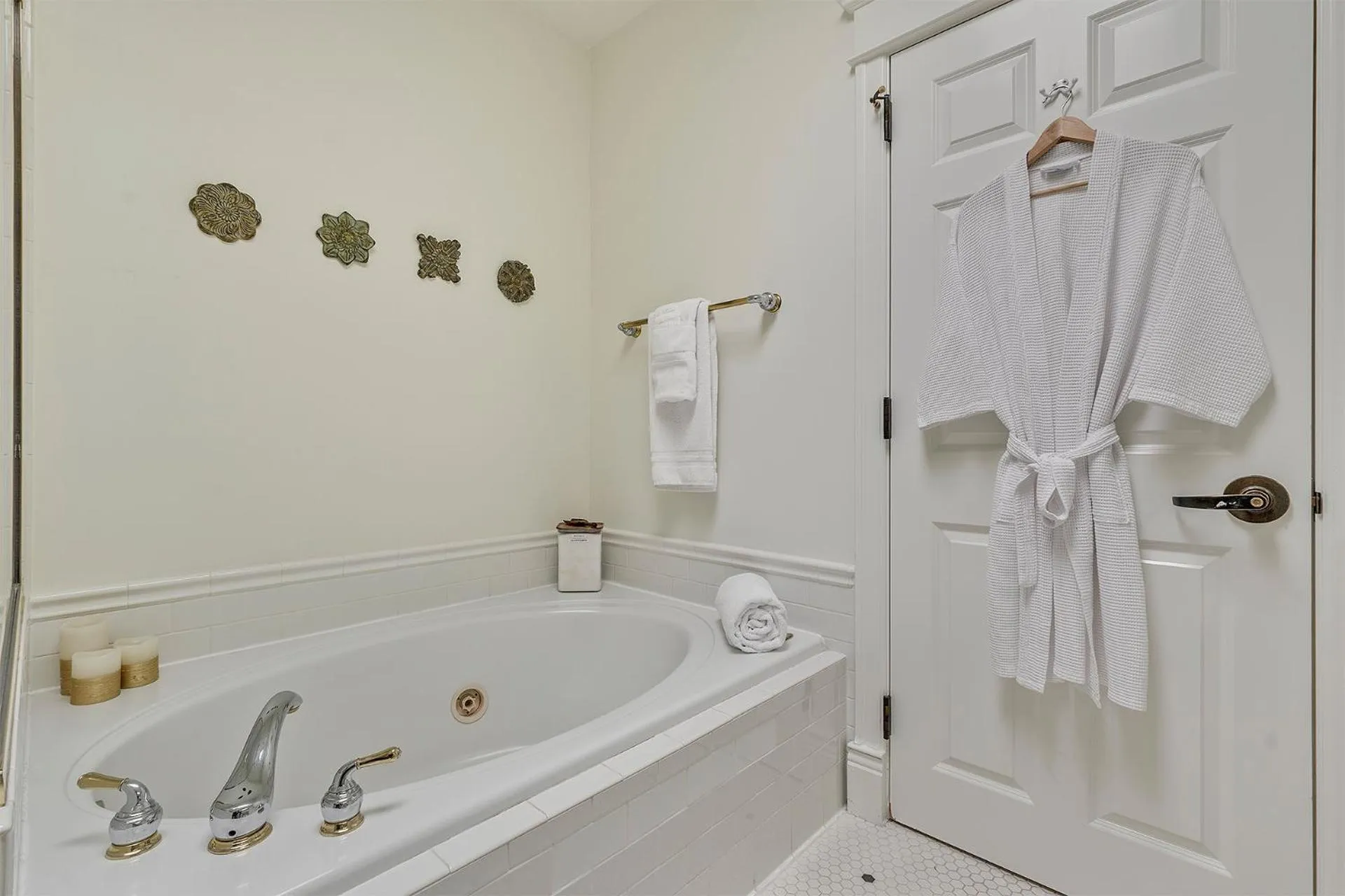 Bath in The Orenco Station Hotel