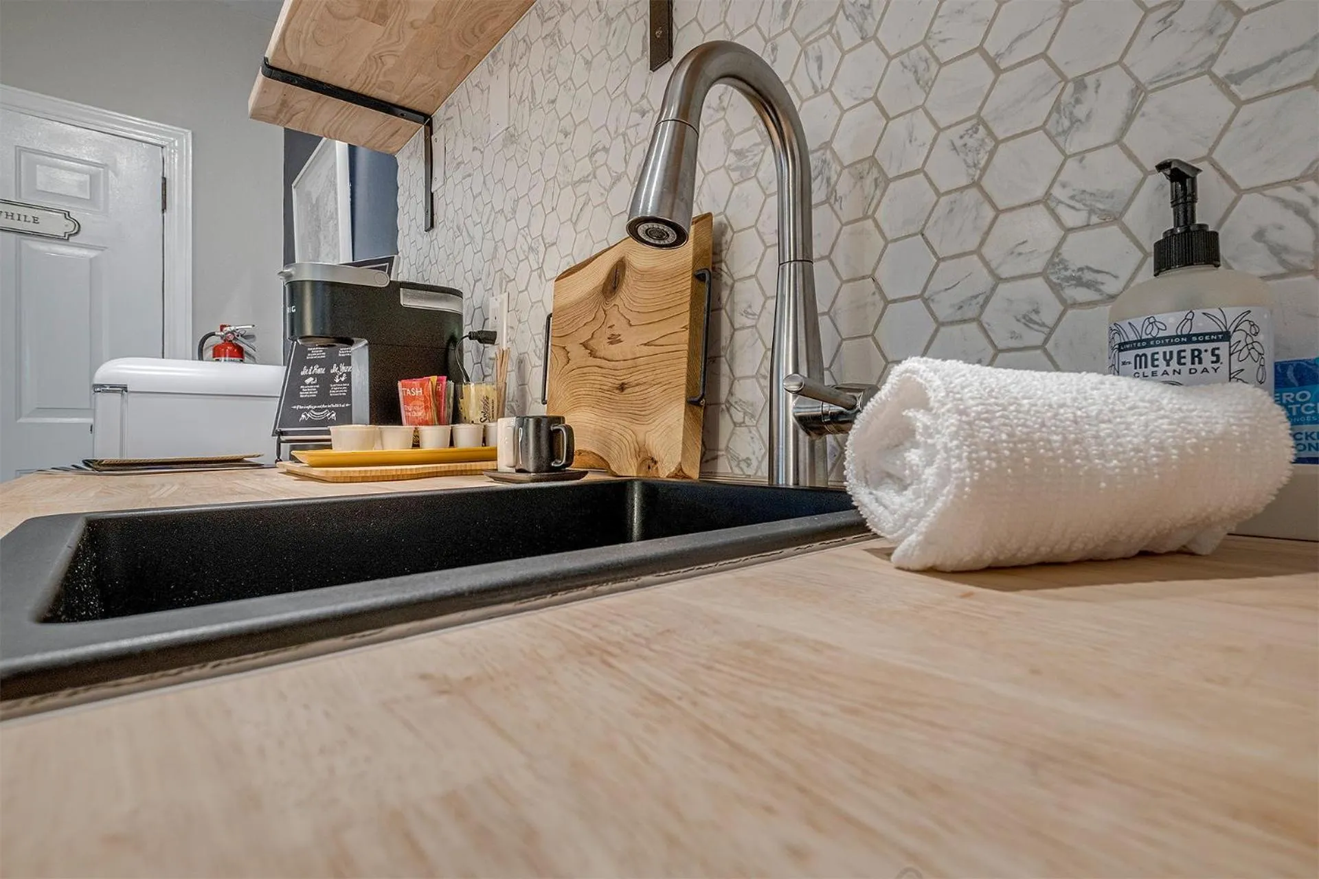 Kitchen or kitchenette in The Orenco Station Hotel