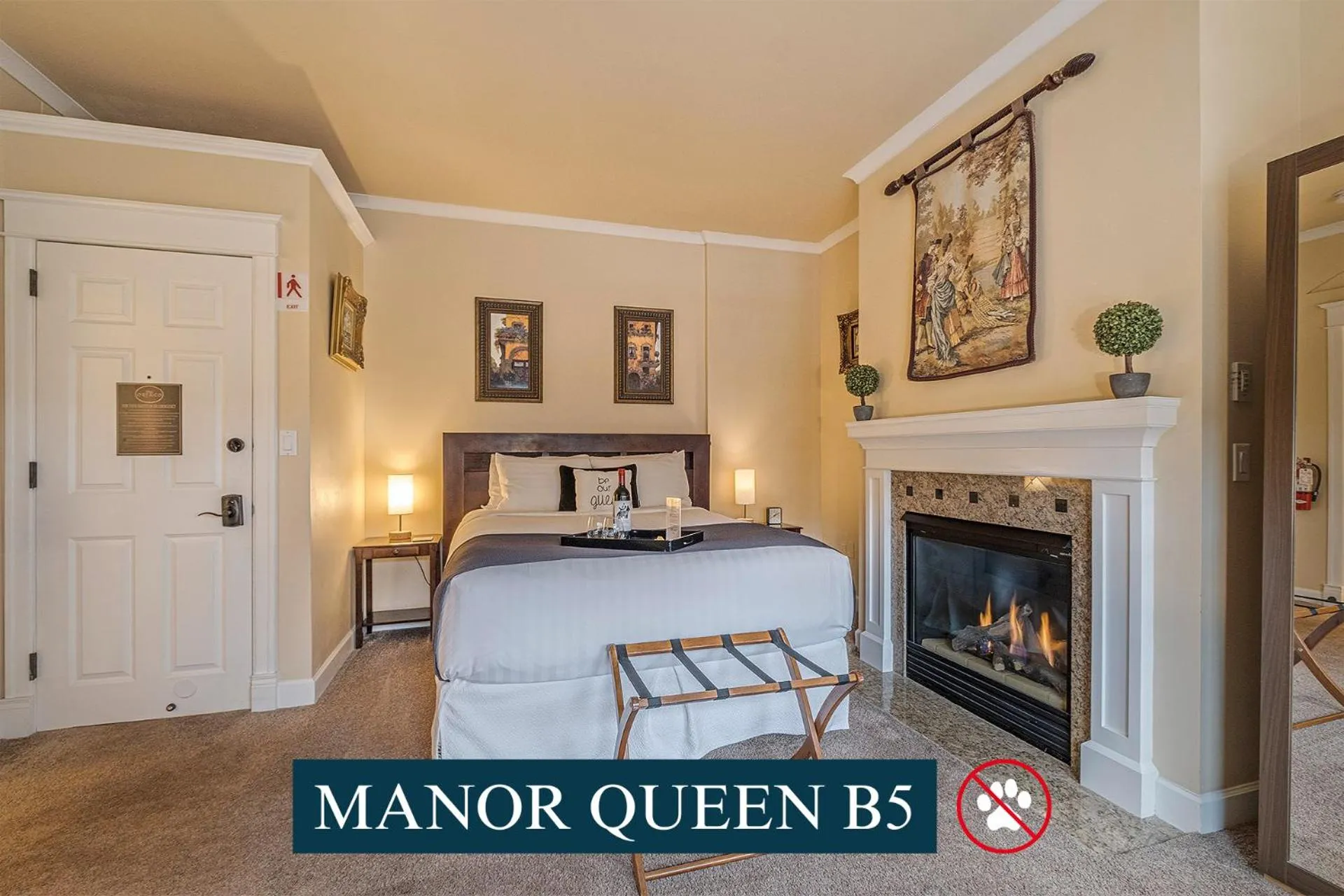 Photo of the whole room, Bed in The Orenco Station Hotel