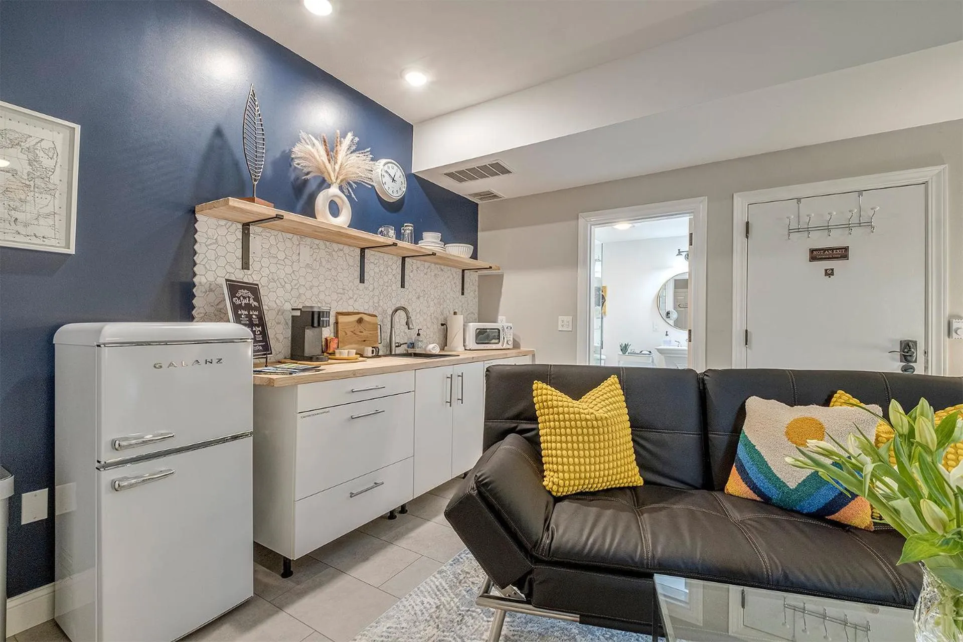 Kitchen or kitchenette in The Orenco Station Hotel