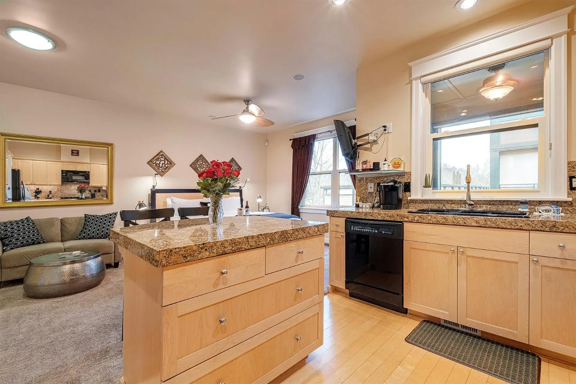 Coffee/tea facilities in The Orenco Station Hotel