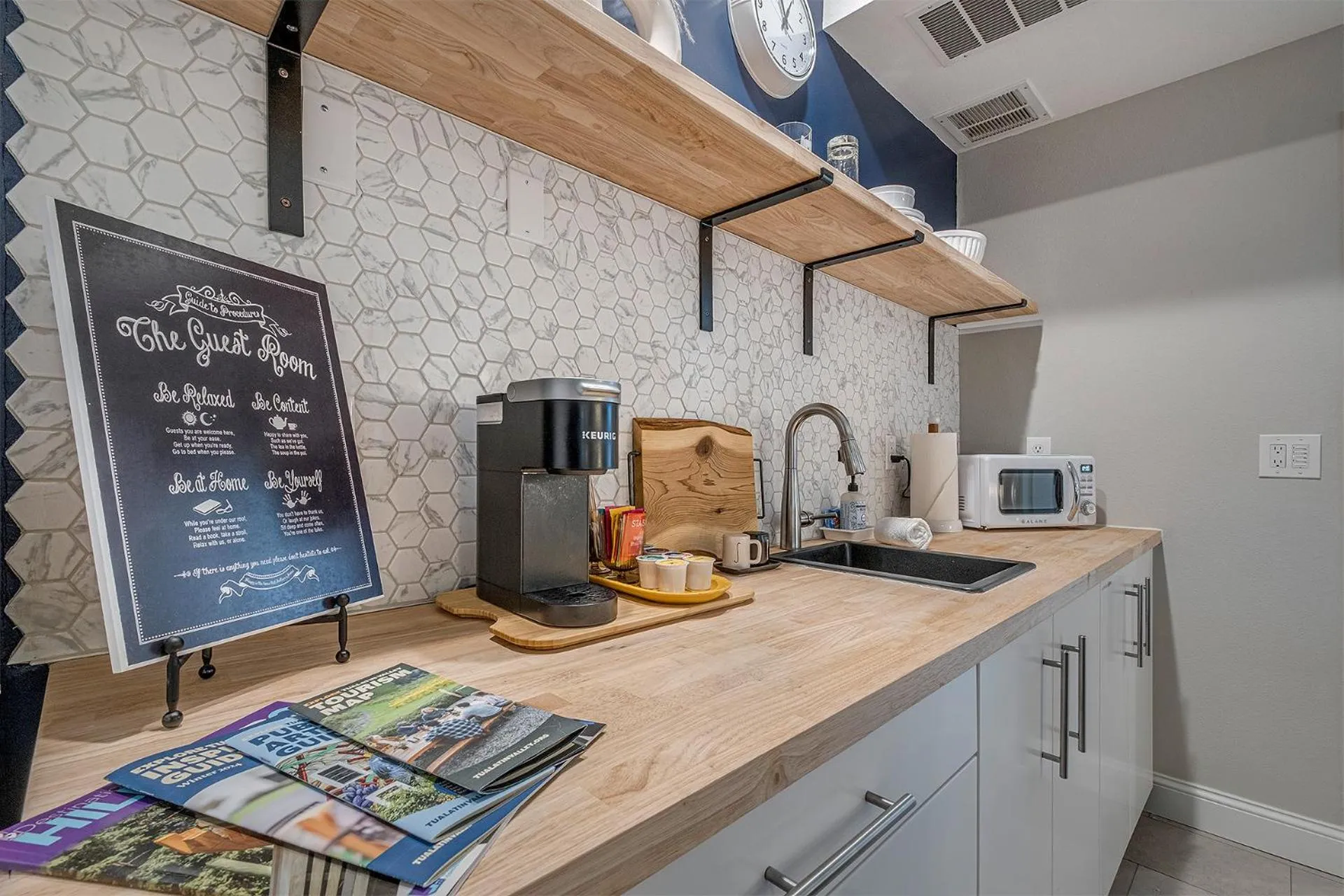 Coffee/tea facilities in The Orenco Station Hotel