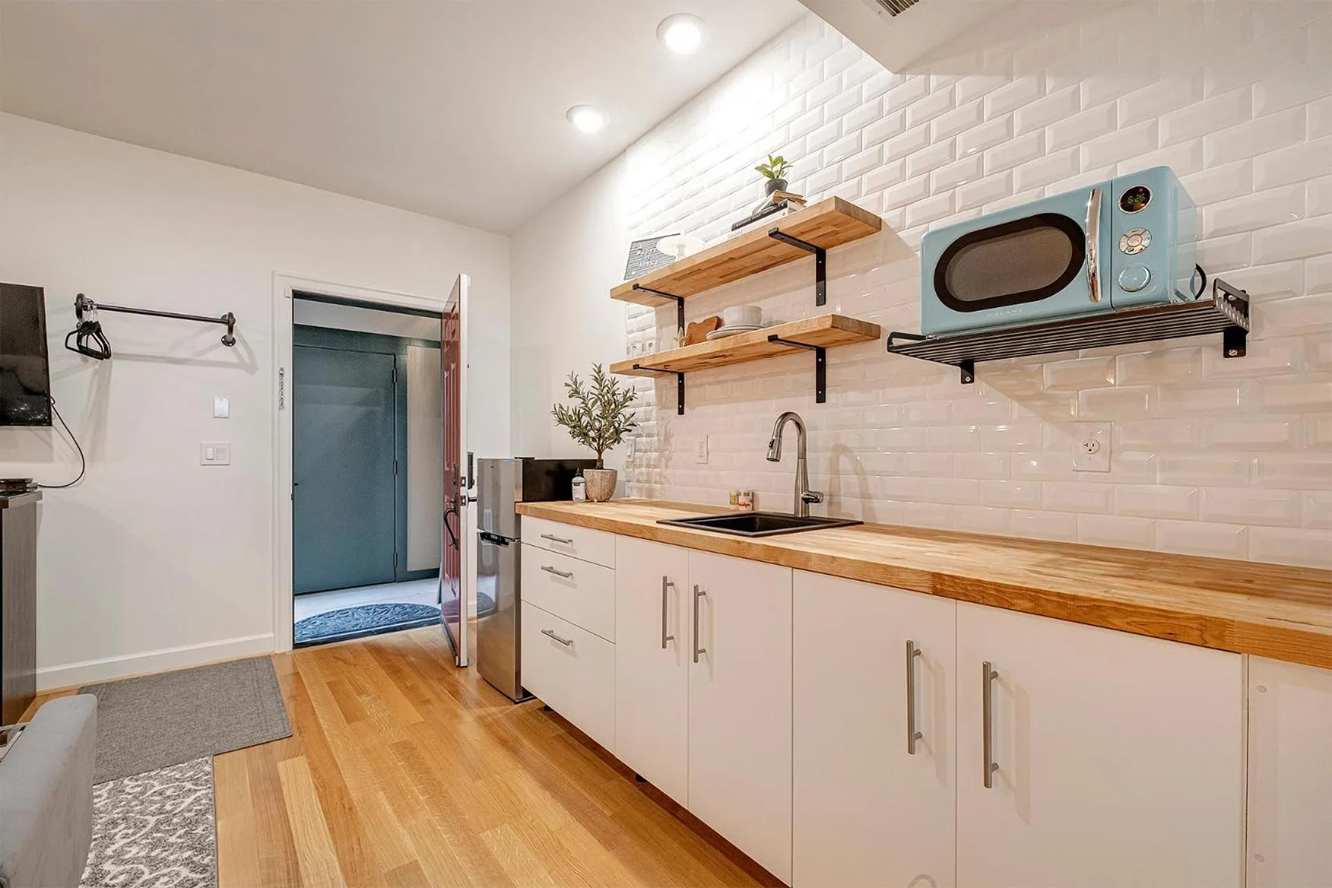 Kitchen or kitchenette in The Orenco Station Hotel