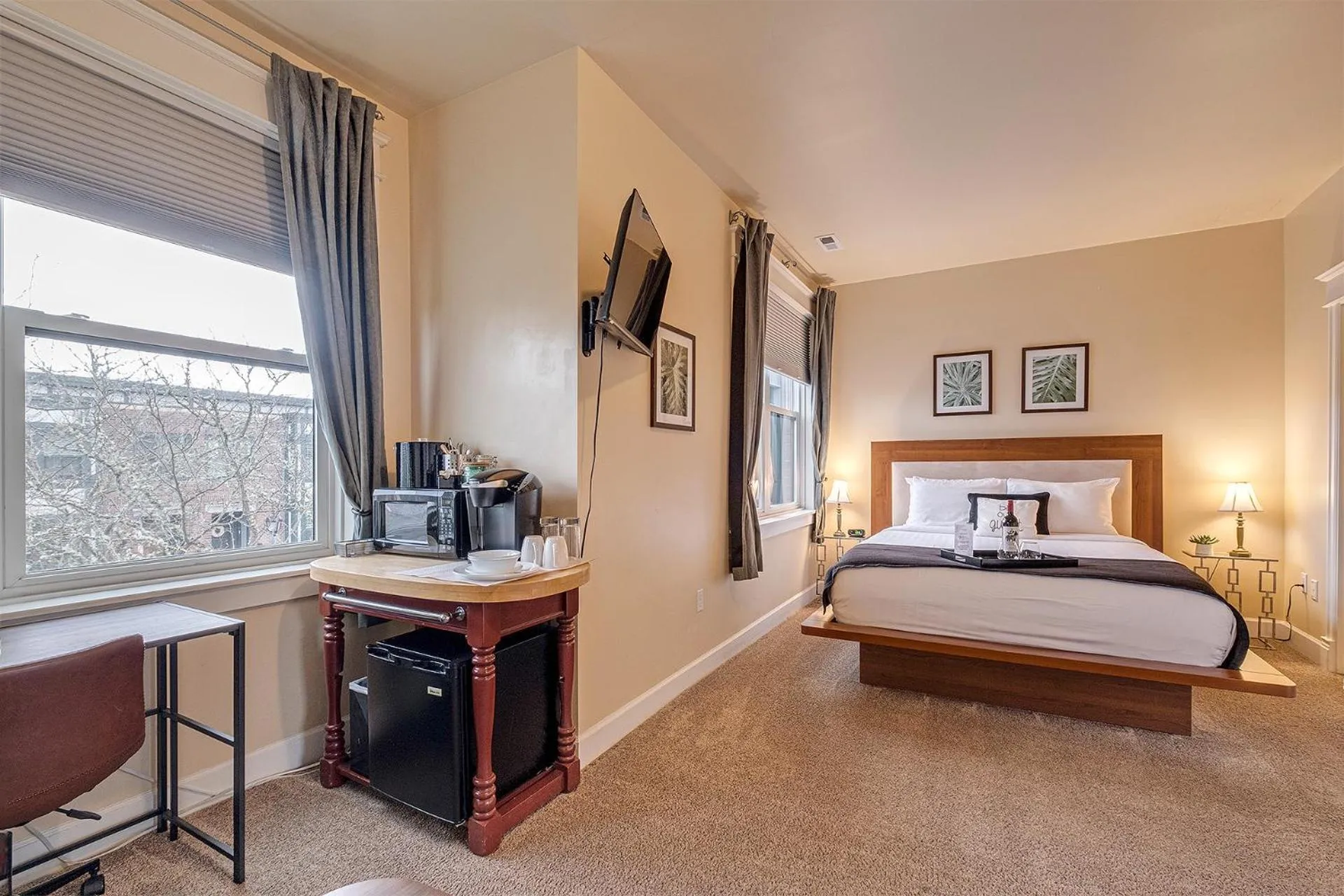 TV and multimedia, Bed in The Orenco Station Hotel