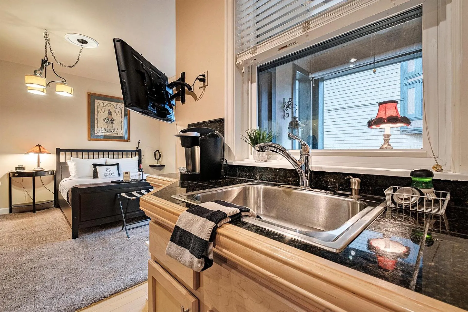 Kitchen or kitchenette in The Orenco Station Hotel