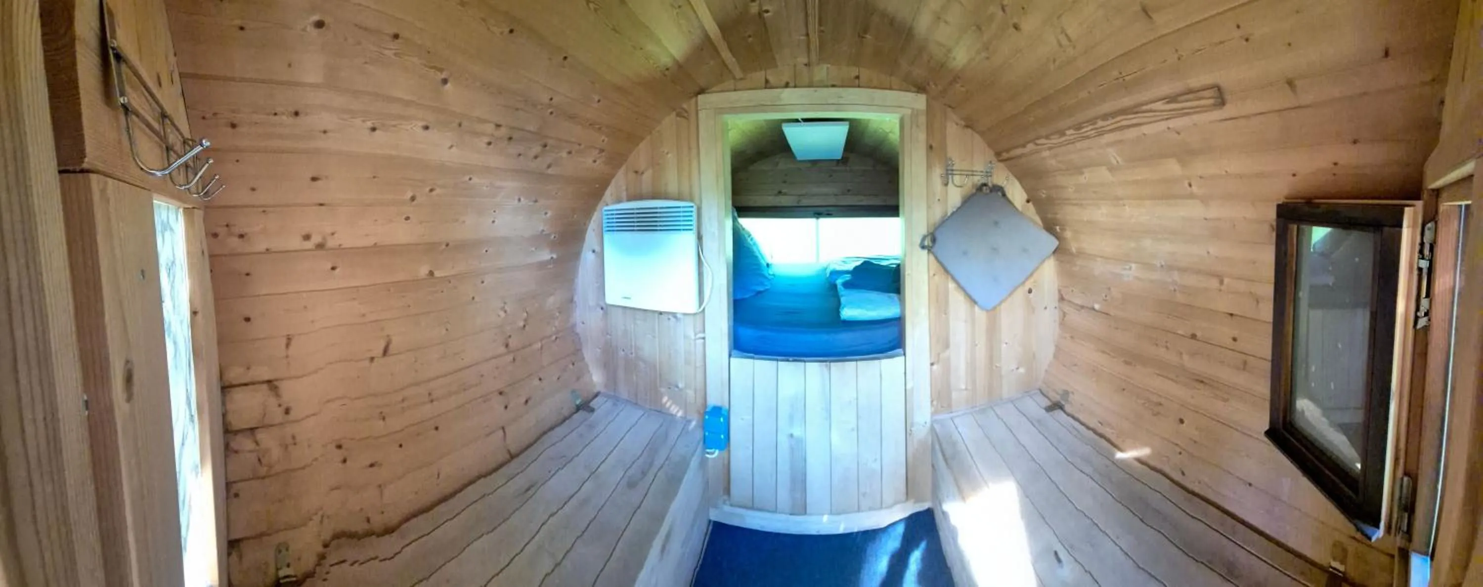 Mini Hotel Übernachten Im Gurkenfass