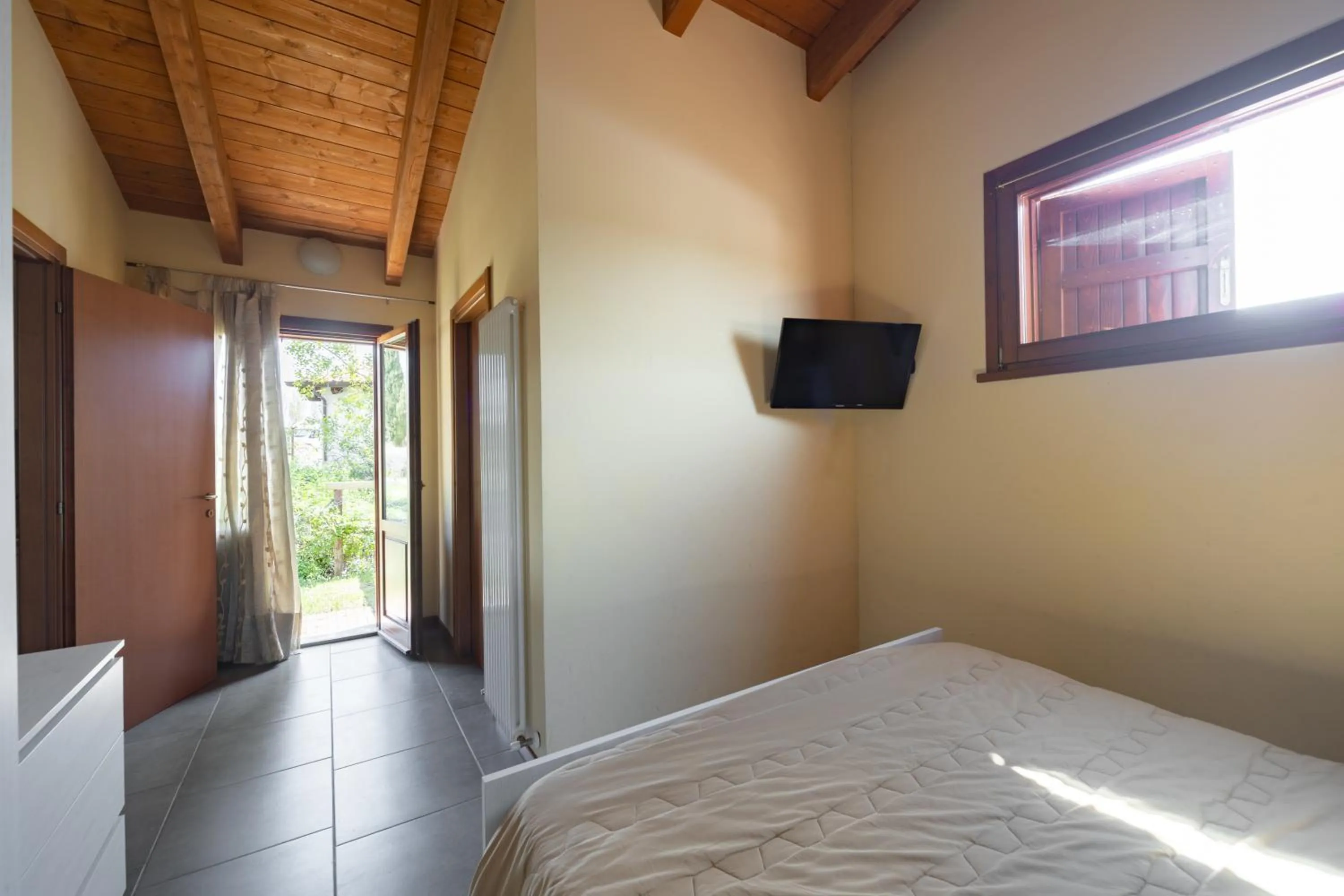 Bedroom, Bed in La Valle Dei Caprioli Village Bungalow Park - Freelandia Azienda Agricola