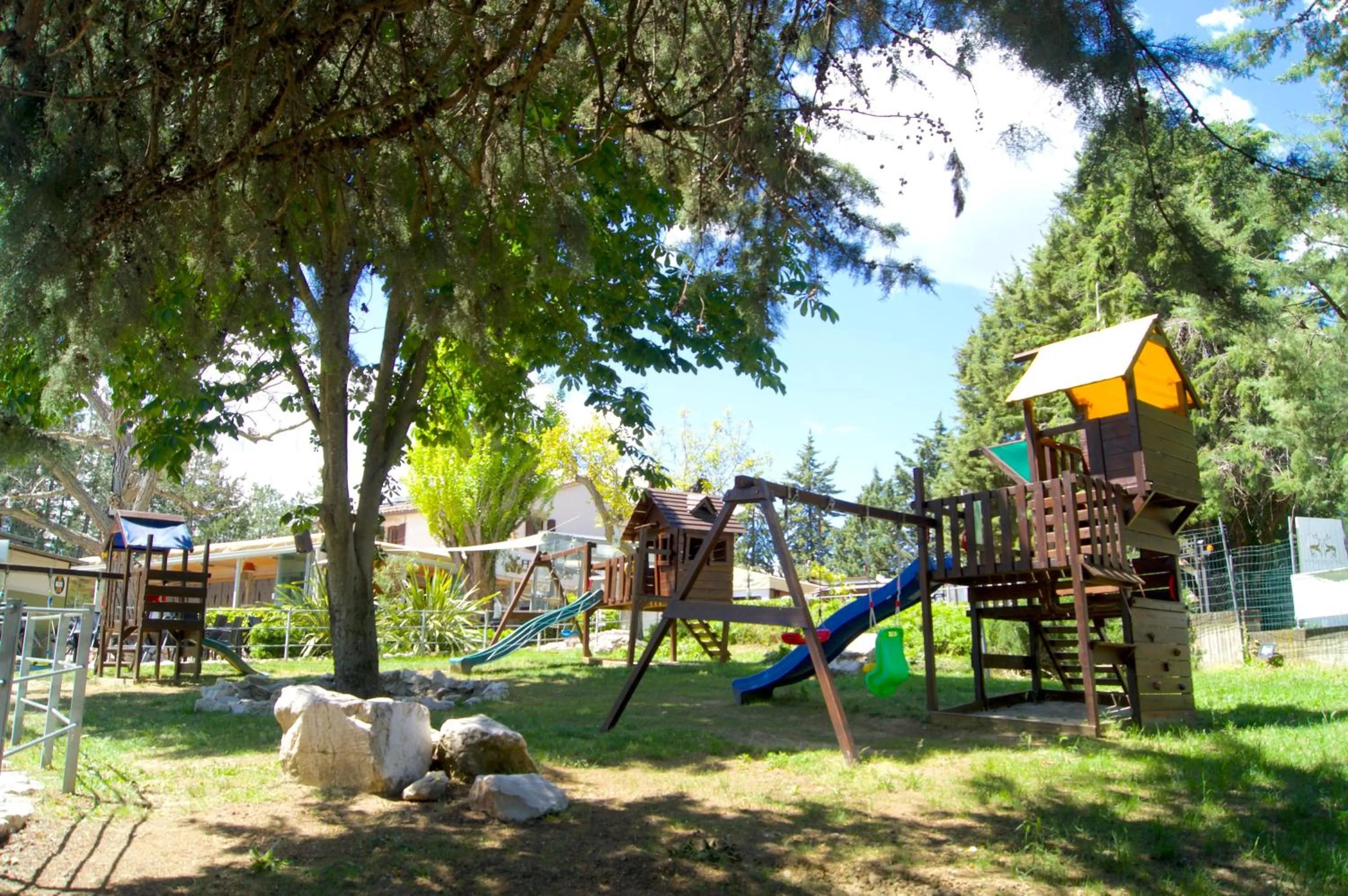 Children play ground in La Valle Dei Caprioli Village Bungalow Park - Freelandia Azienda Agricola