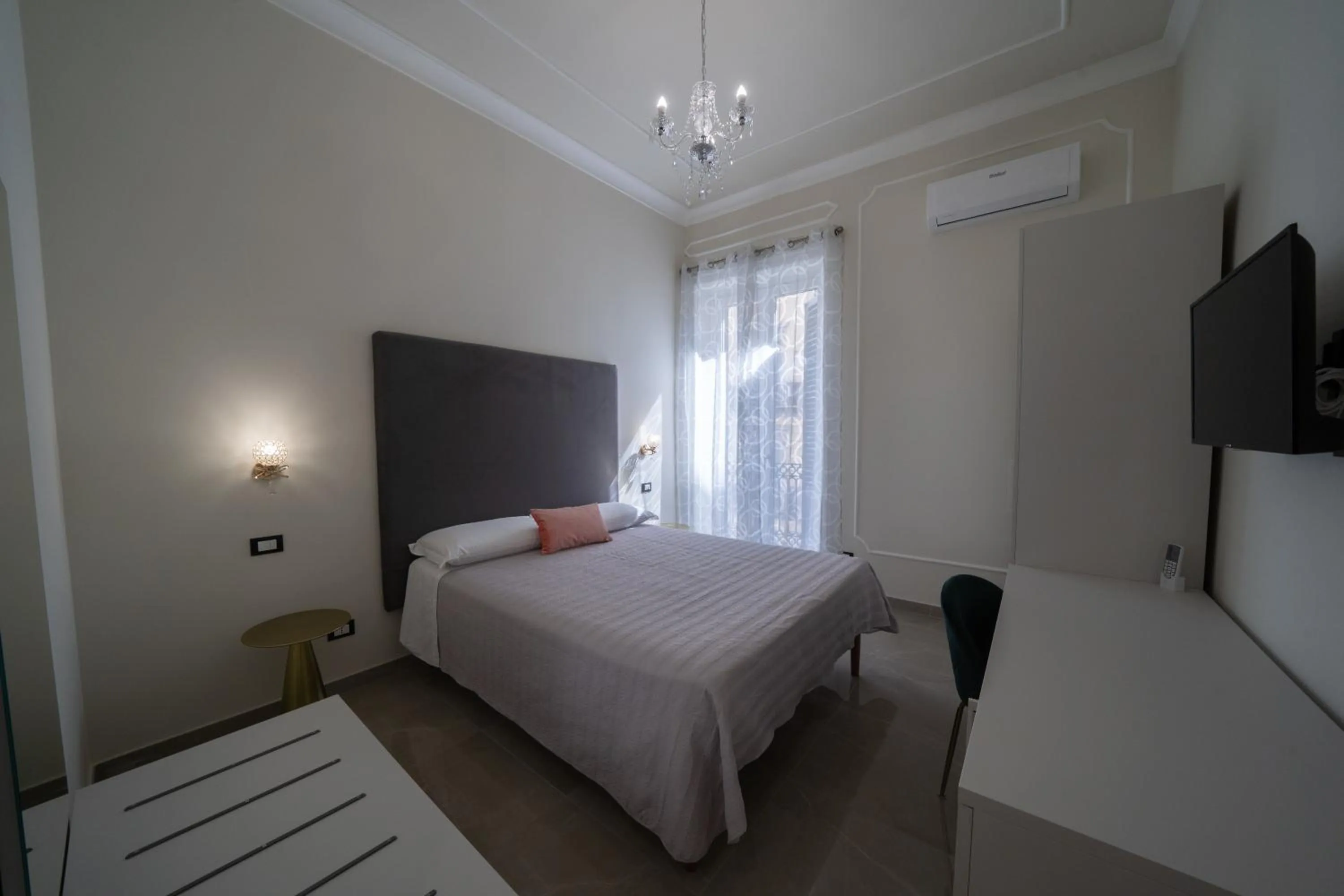 Bedroom, Bed in Amaris