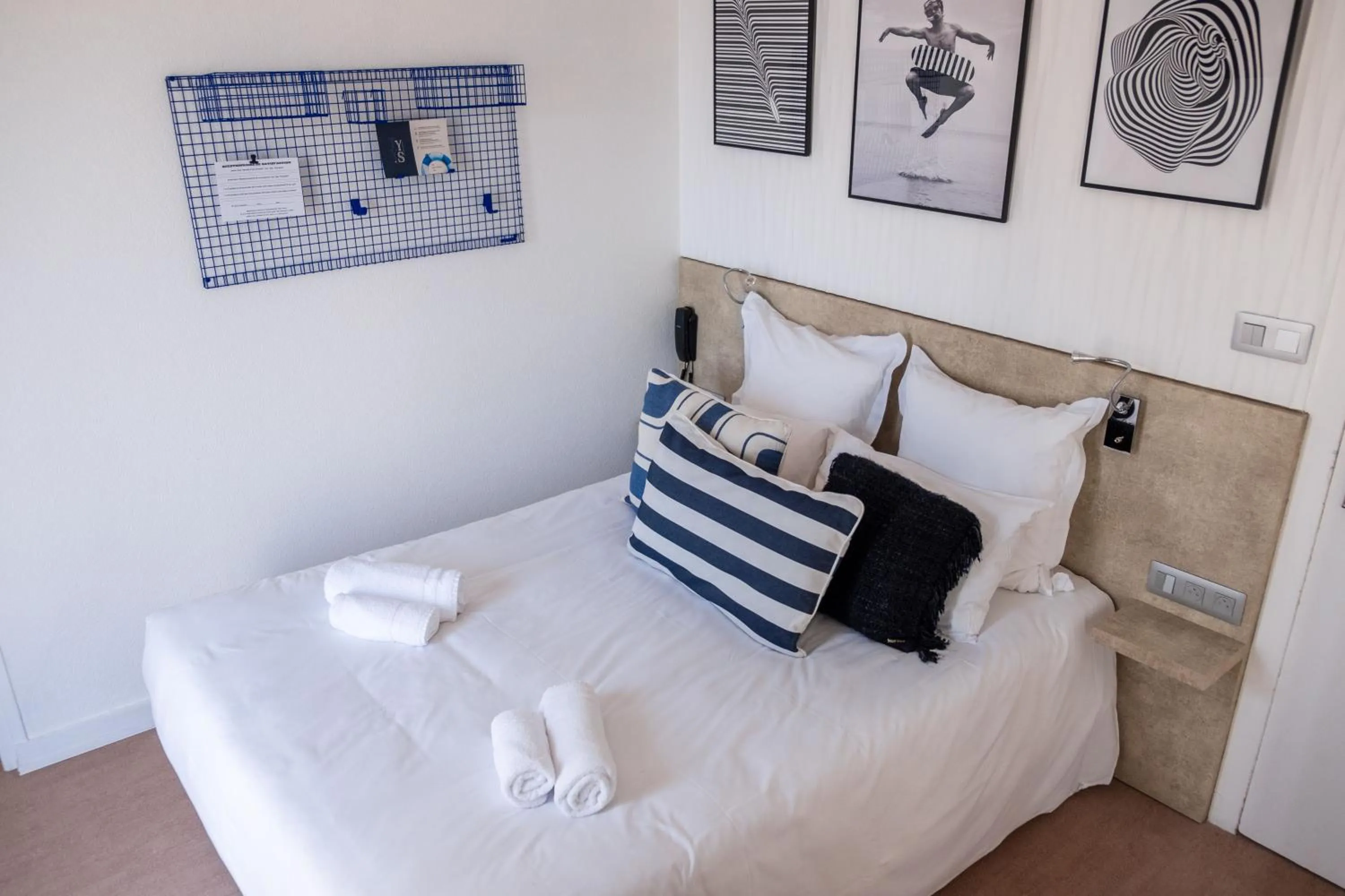 Bedroom, Bed in Ty Ys Hôtel