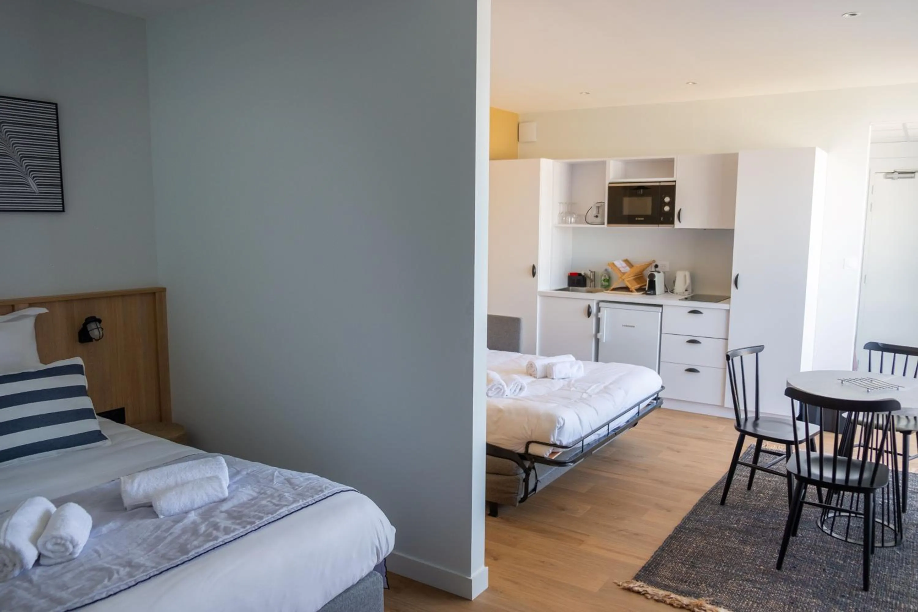 Kitchen or kitchenette, Bed in Ty Ys Hôtel