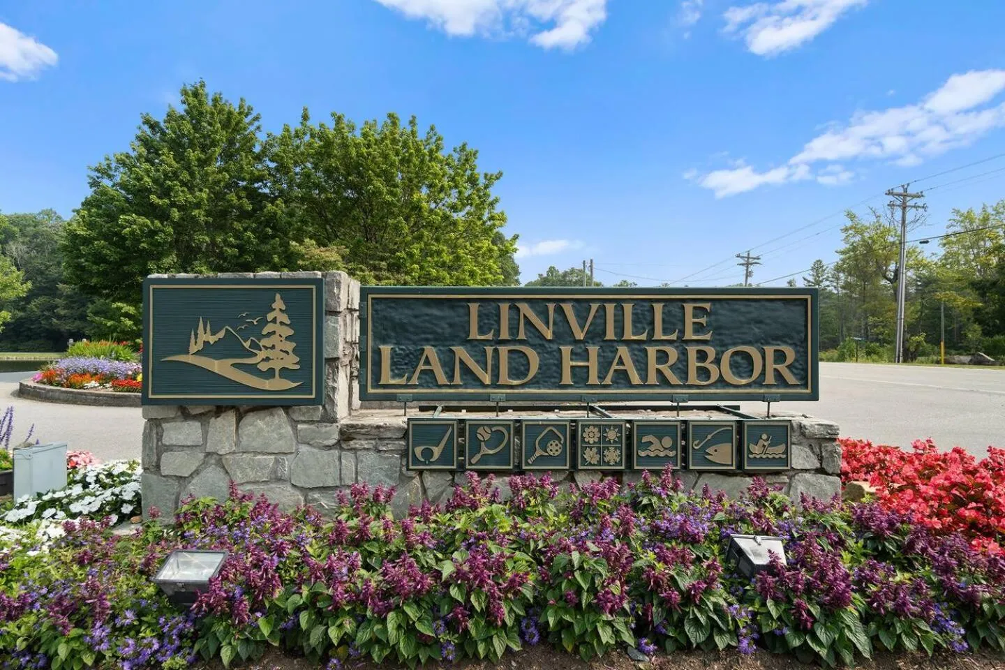 Blue Ridge Bungalow with Hot Tub