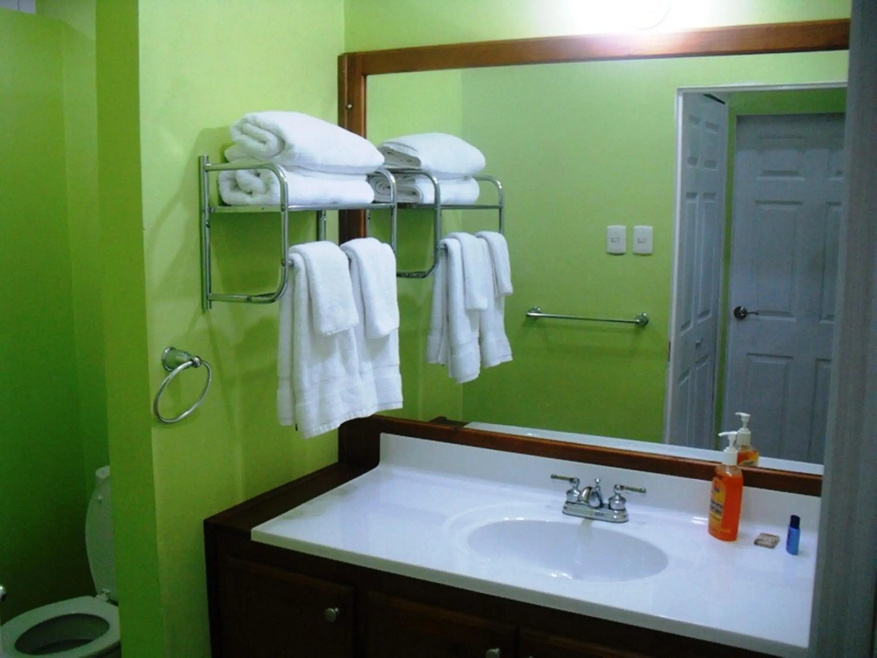 Single Room - single occupancy in Piarco Village Suites Single Room - single occupancy in Piarco Village Suites