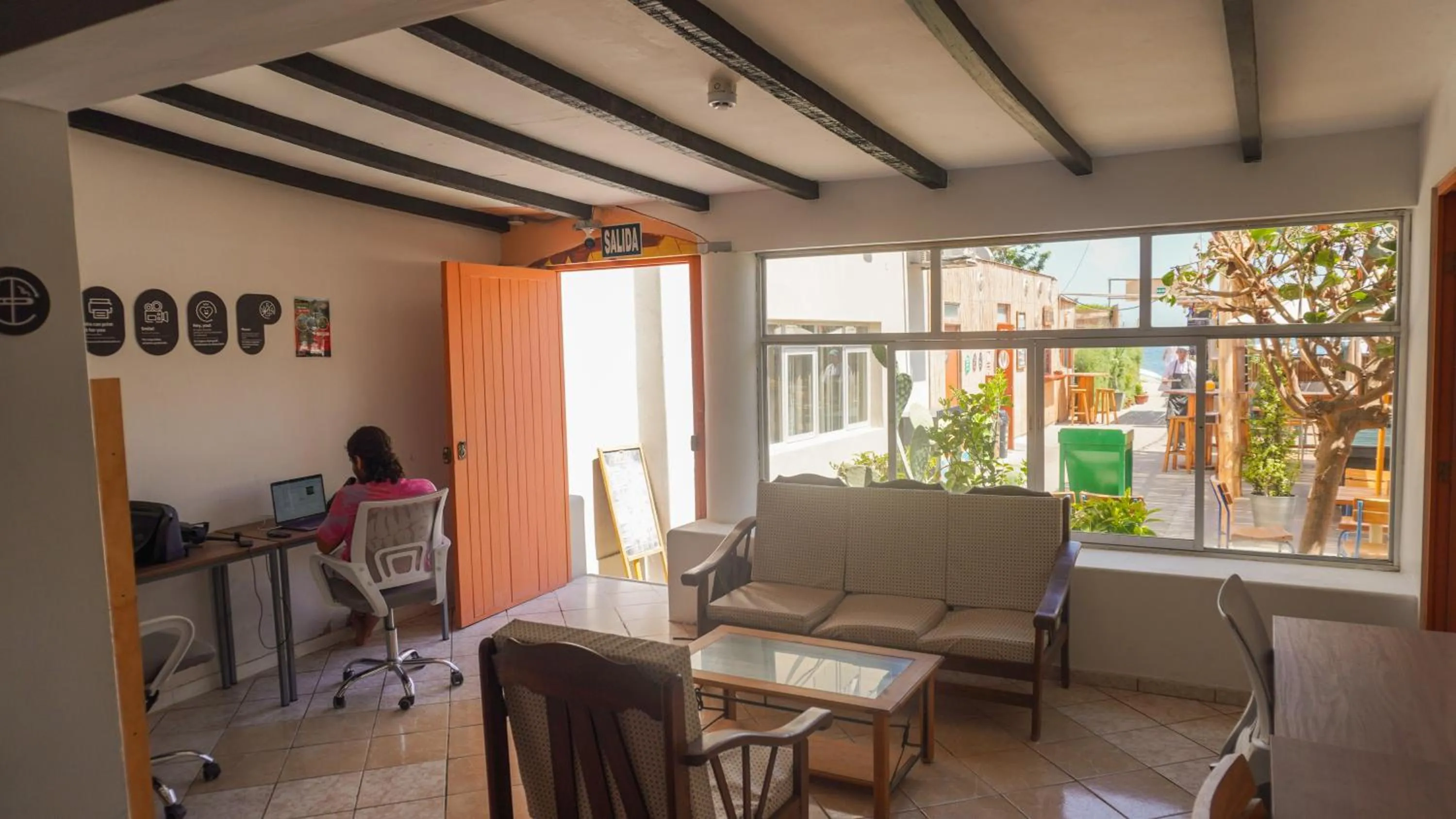 Seating area in Viajero Paracas Hostel