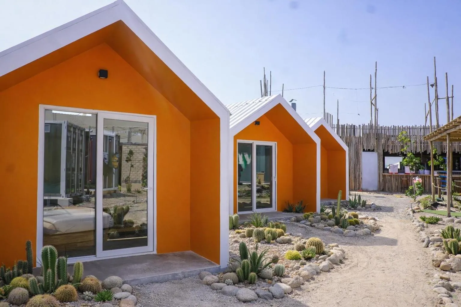 Property building in Viajero Paracas Hostel