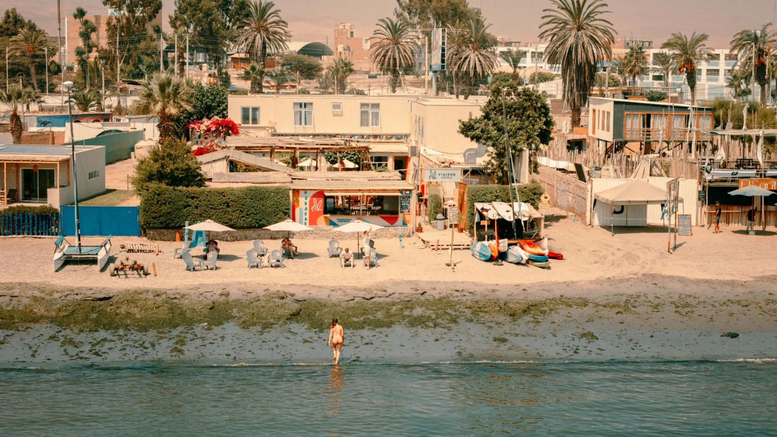 Property building in Viajero Paracas Hostel