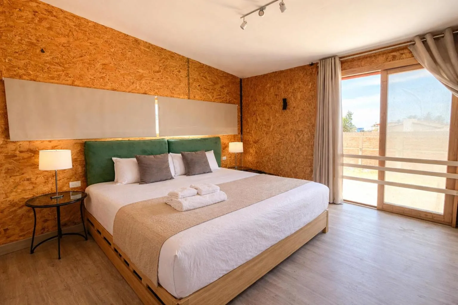 Standard King Room in Viajero Paracas Hostel