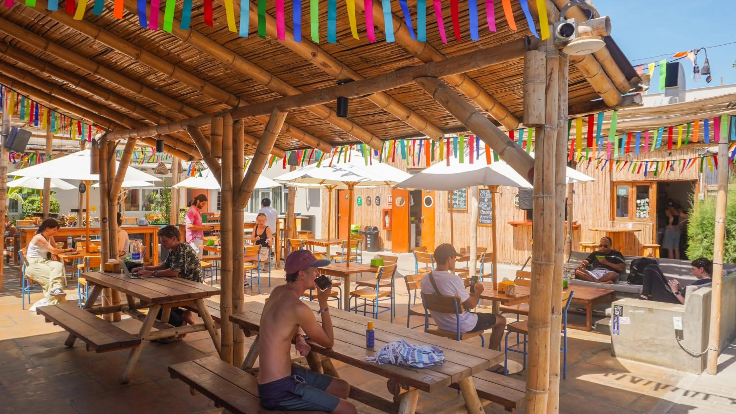 Patio in Viajero Paracas Hostel
