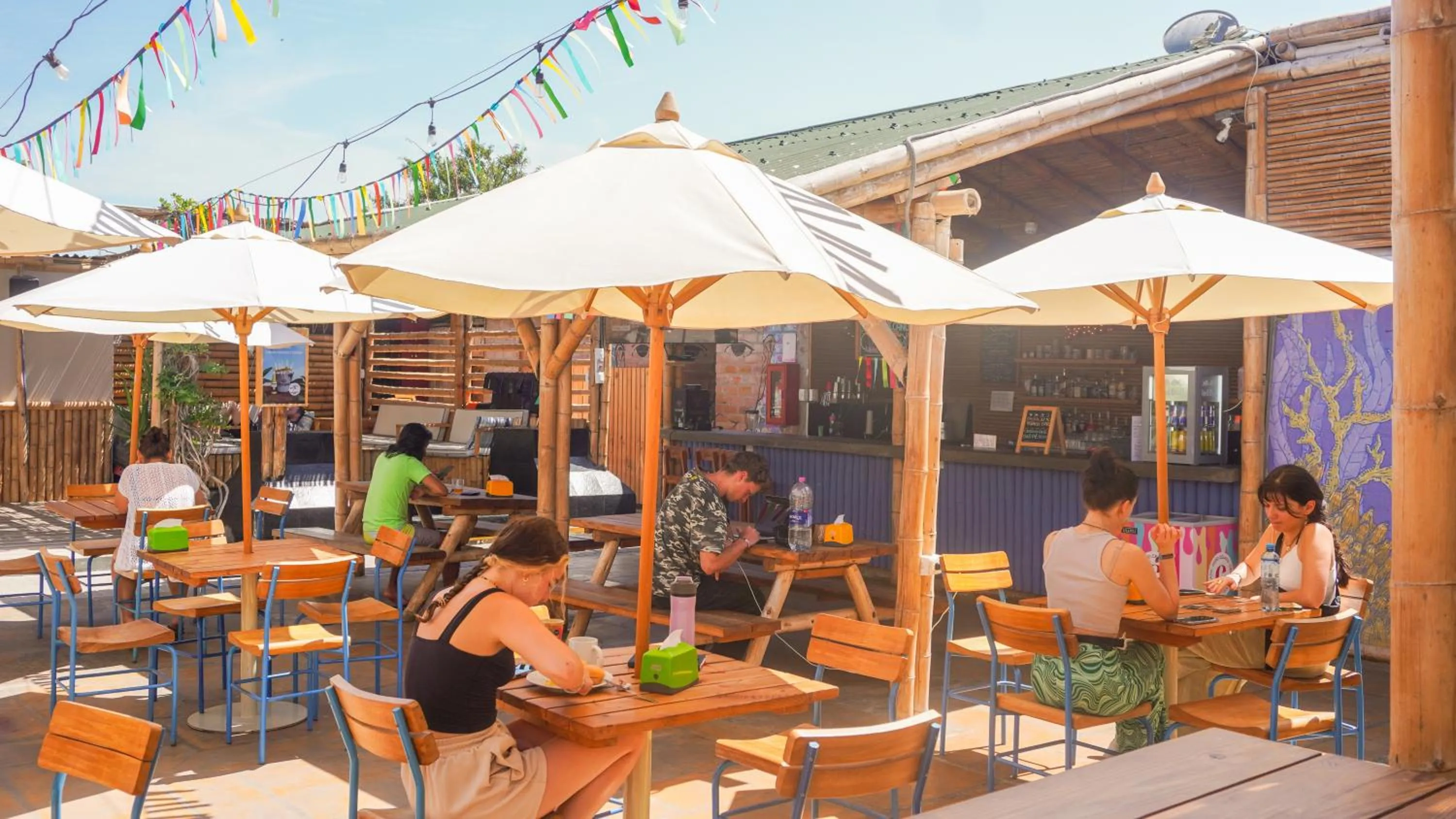 Restaurant/places to eat in Viajero Paracas Hostel