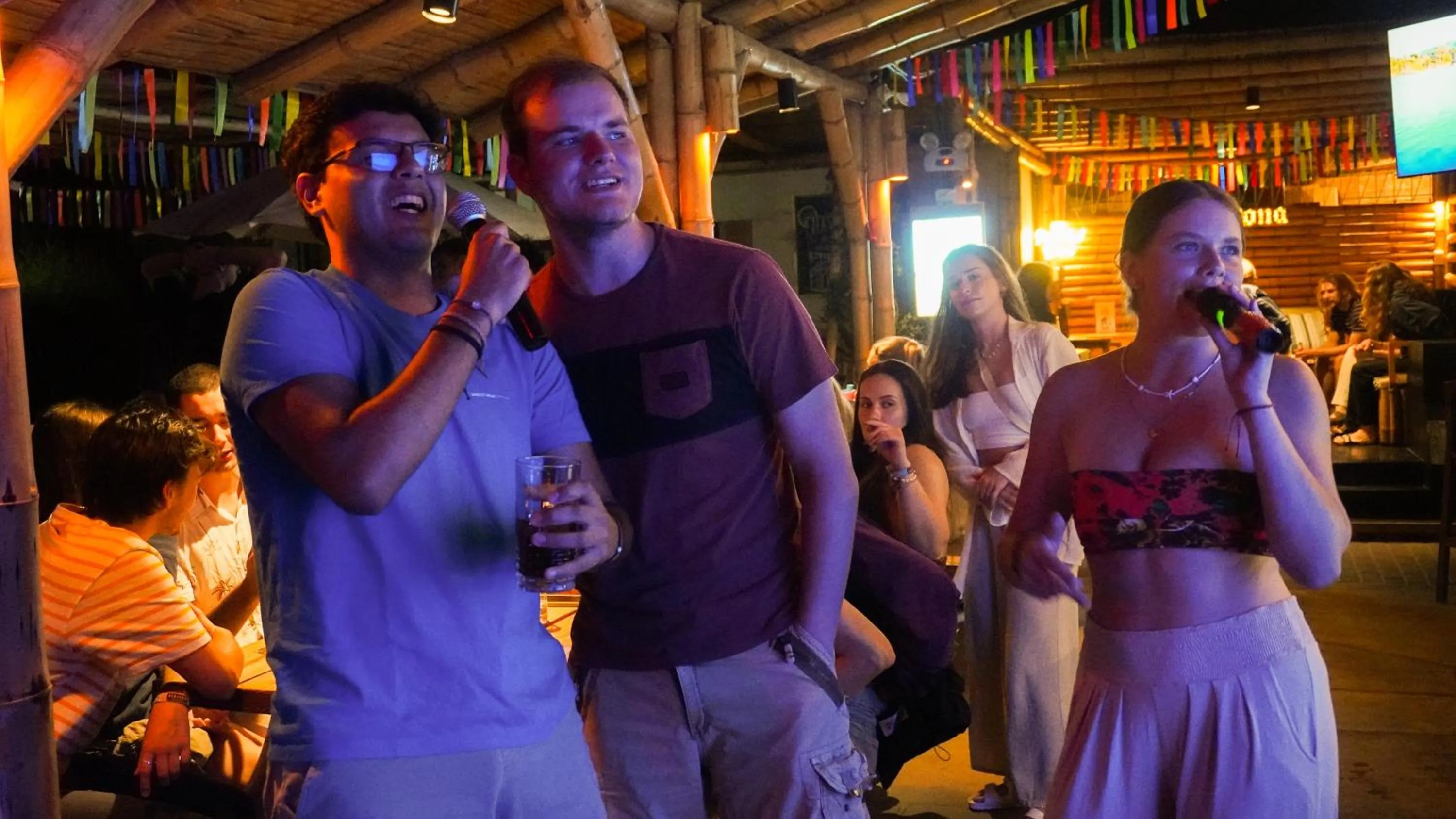 People in Viajero Paracas Hostel