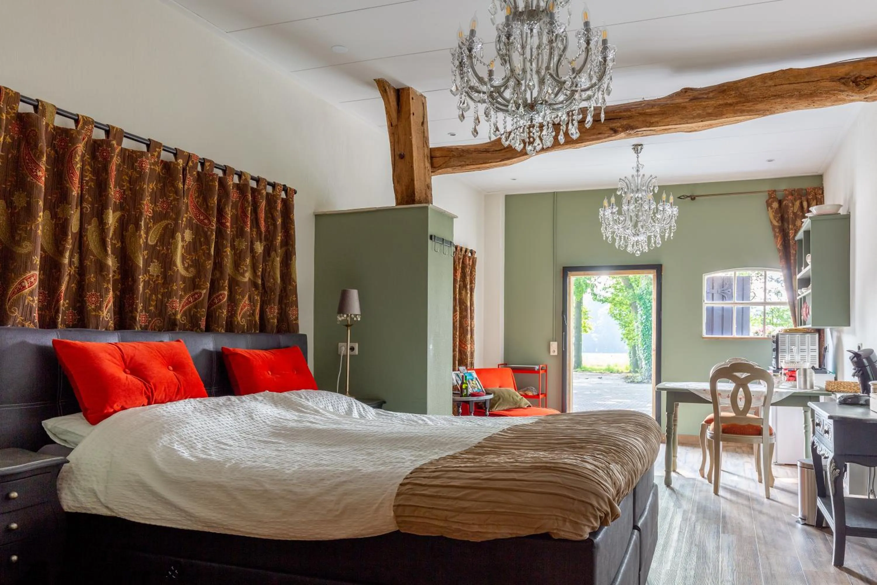 Bed in Bed and Breakfast De Boerderij Kamer