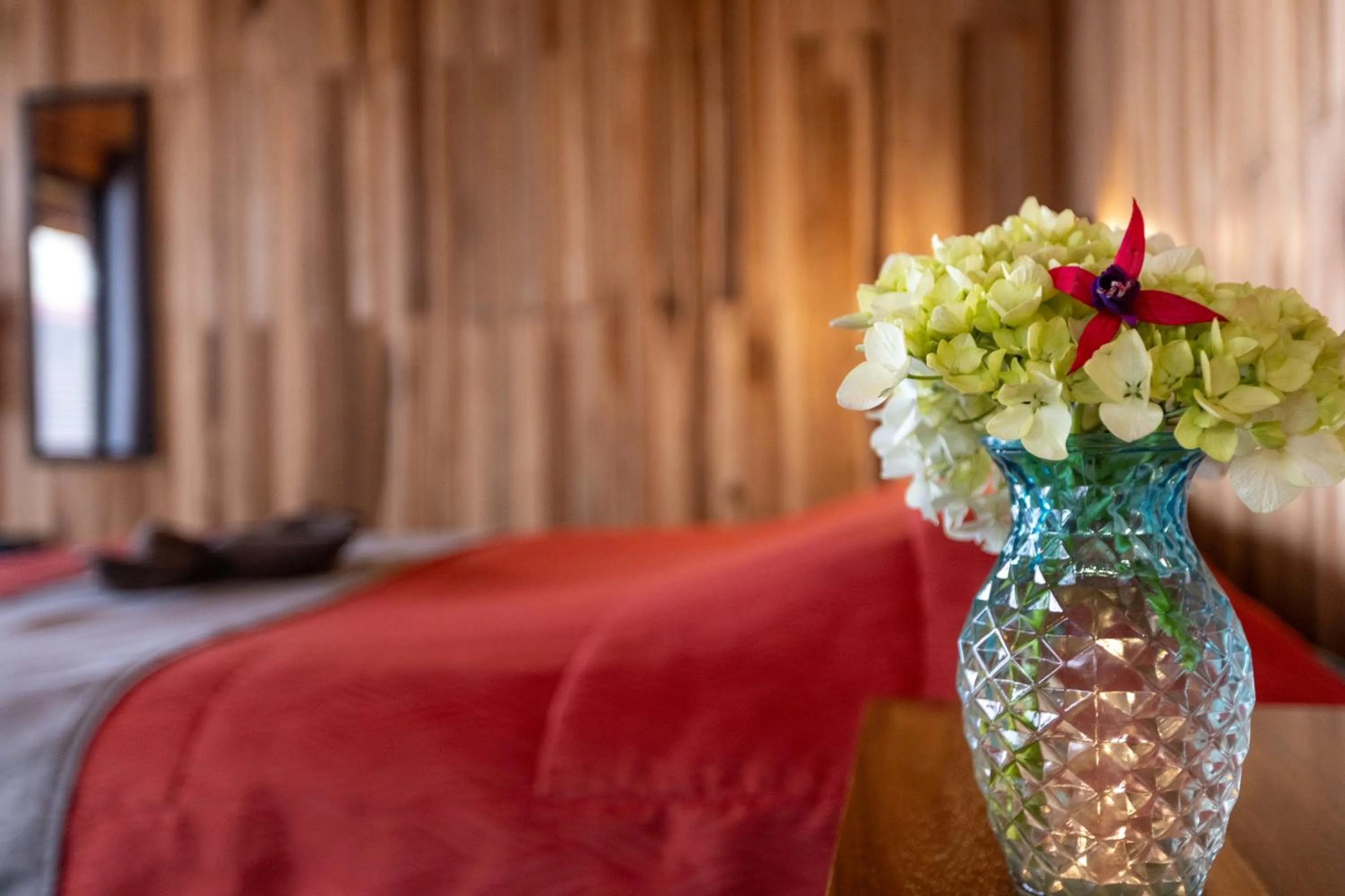 Property building, Bed in Paraíso Quetzal Lodge