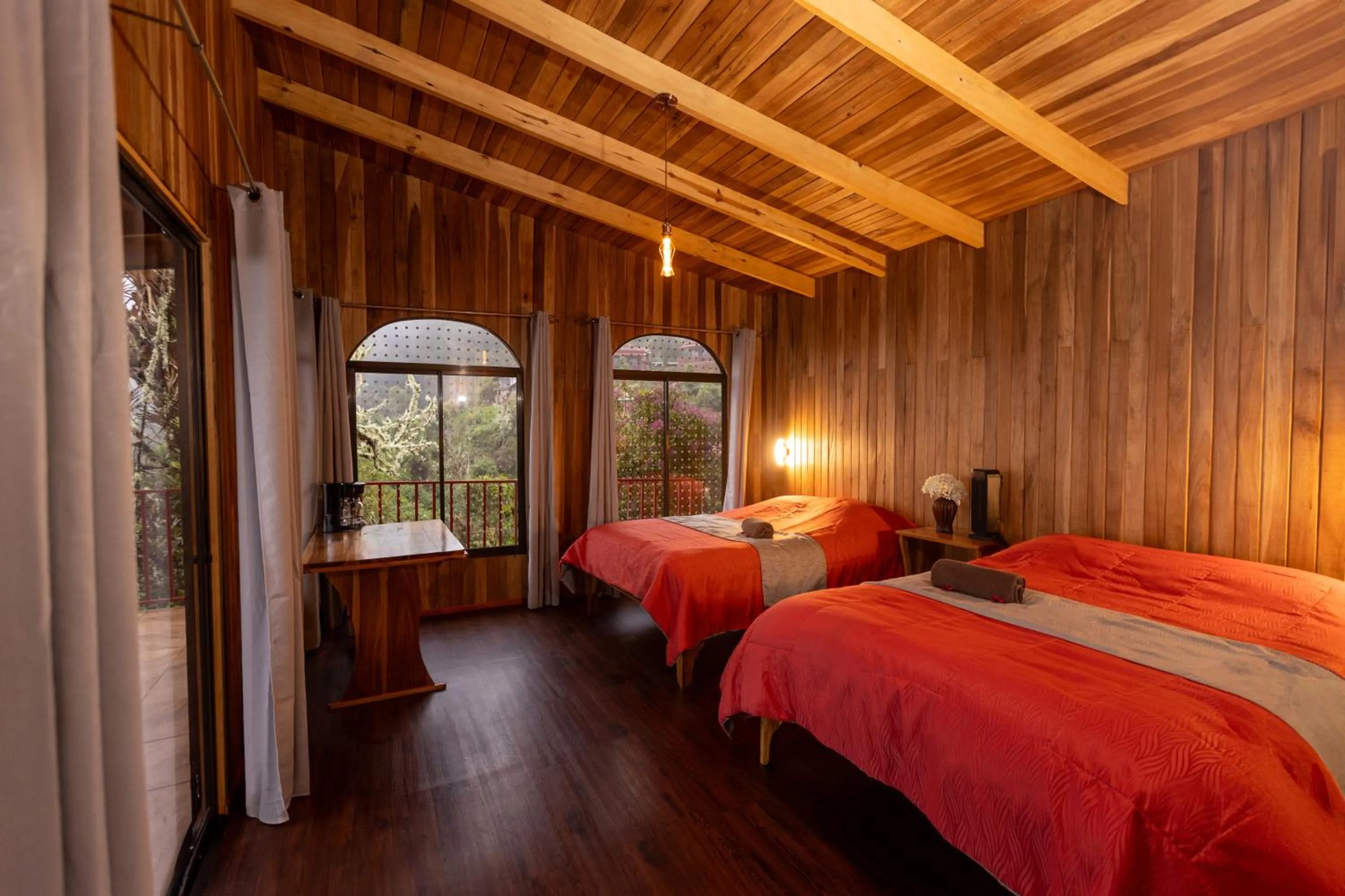 View (from property/room), Bed in Paraíso Quetzal Lodge