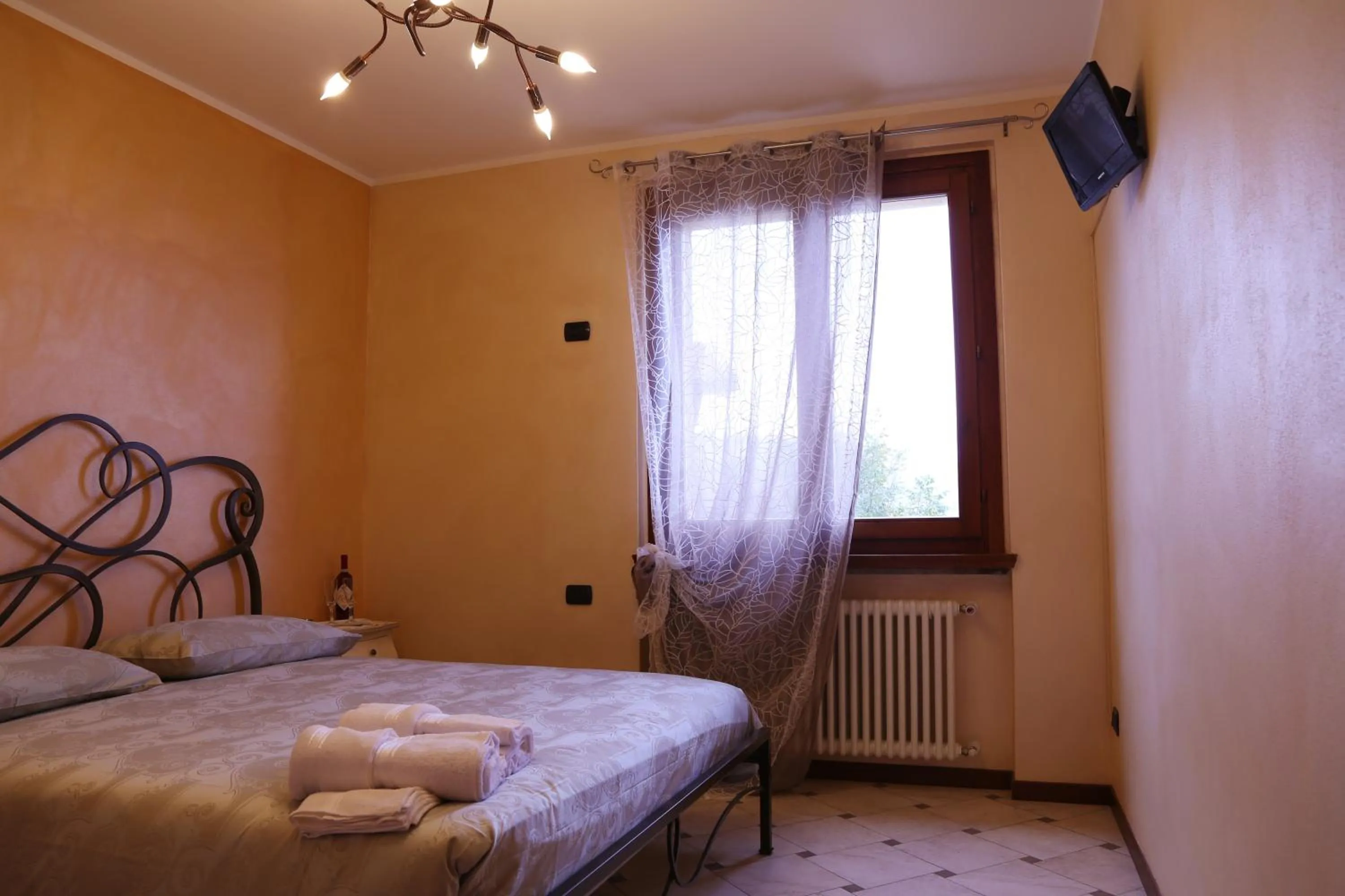 Decorative detail, Bed in Portola la vecchia dimora