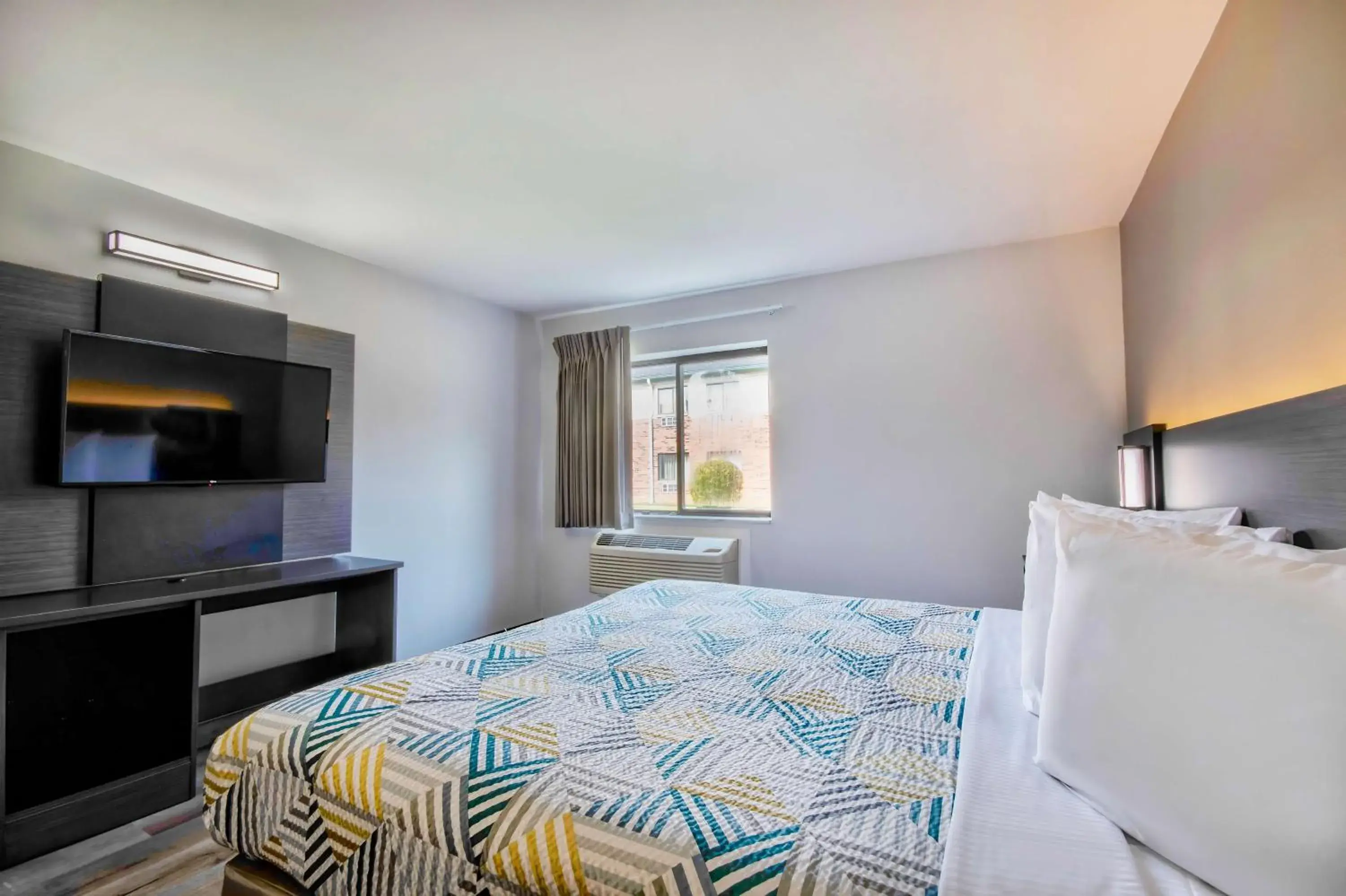 Queen Room - Disability Access - Roll in Shower in Studio 6 Georgetown KY Lexington North Queen Room - Disability Access - Roll in Shower in Studio 6 Georgetown KY Lexington North