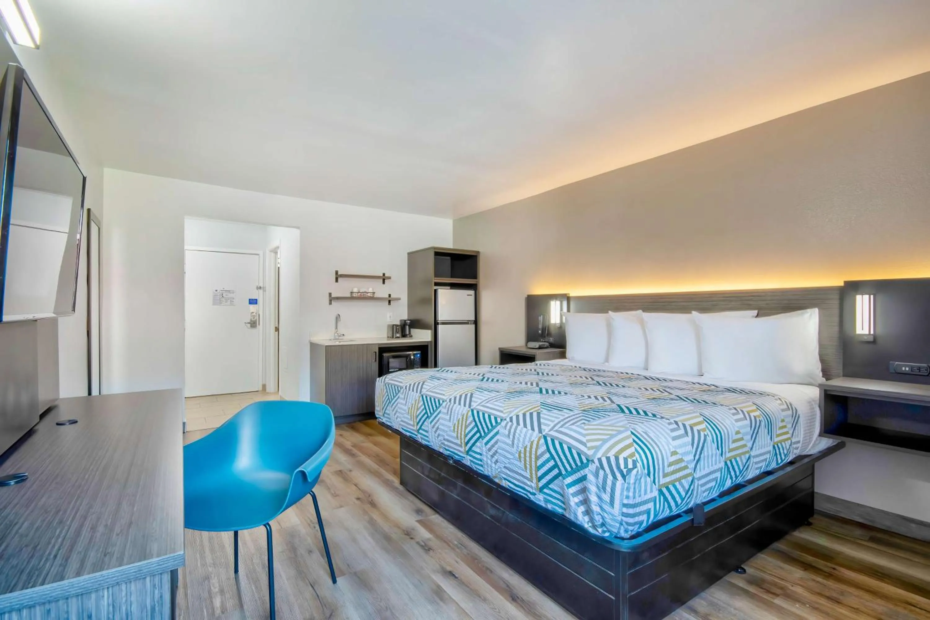 Bedroom, Bed in Studio 6 Georgetown KY Lexington North