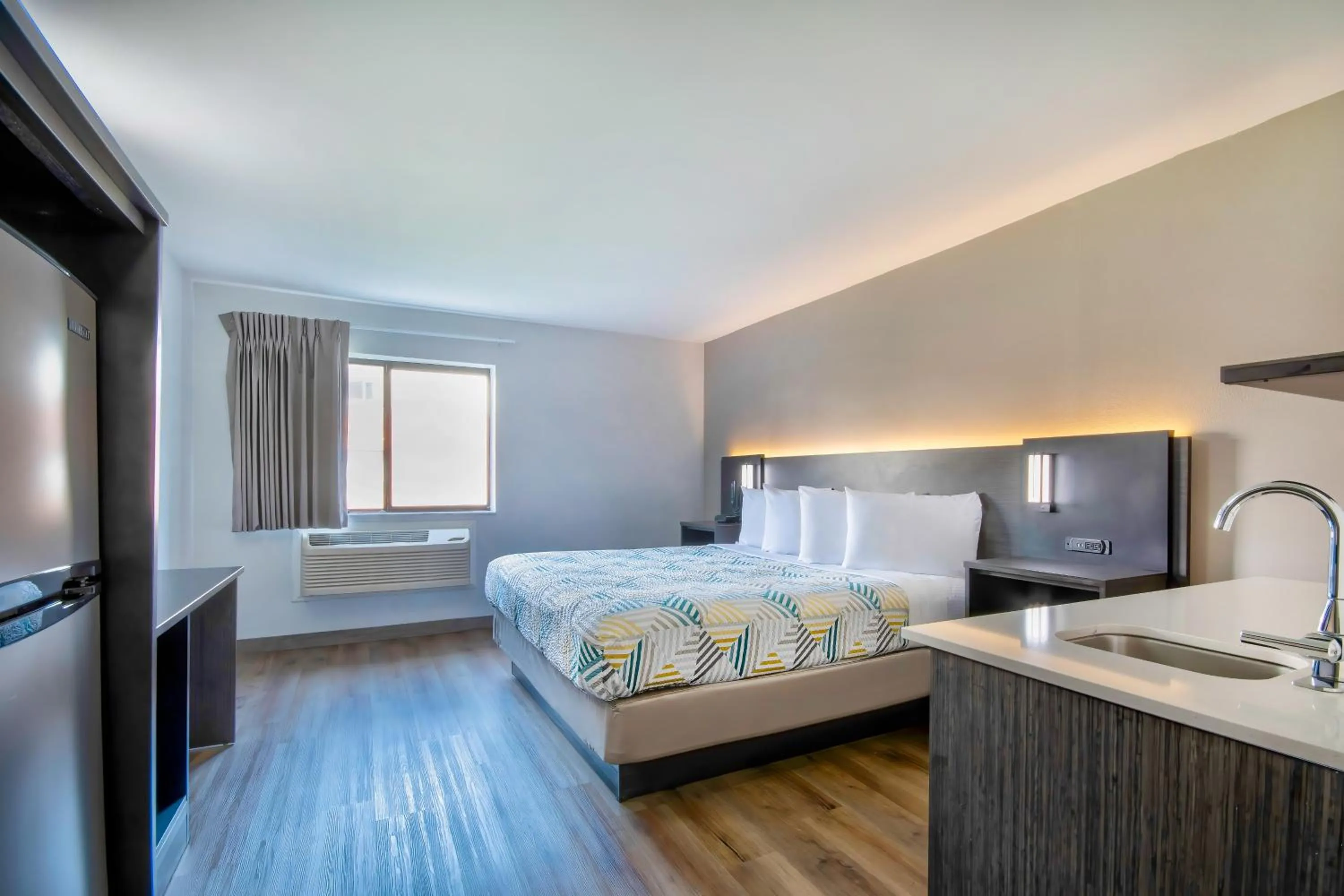 Bedroom, Bed in Studio 6 Georgetown KY Lexington North