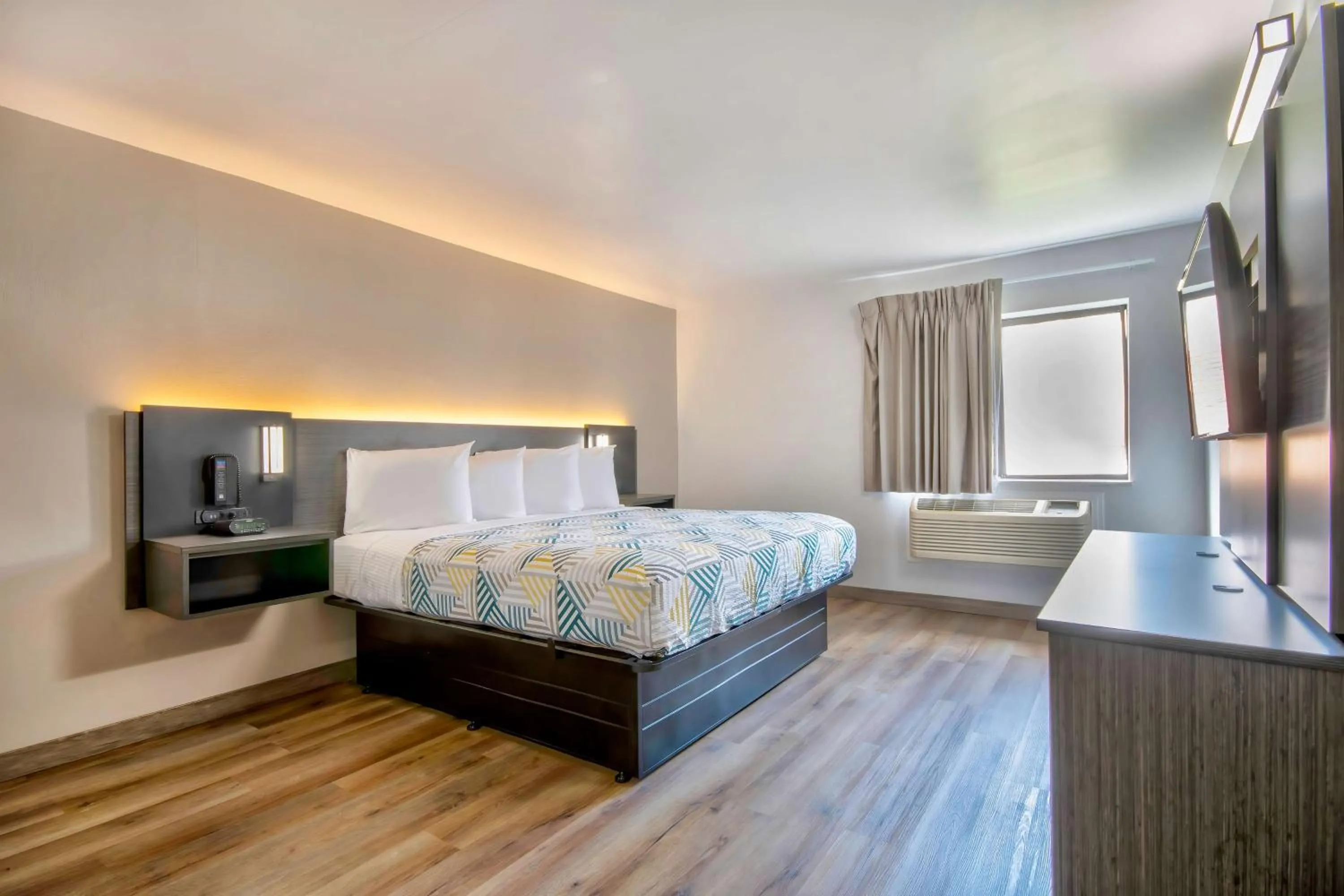 Bedroom, Bed in Studio 6 Georgetown KY Lexington North