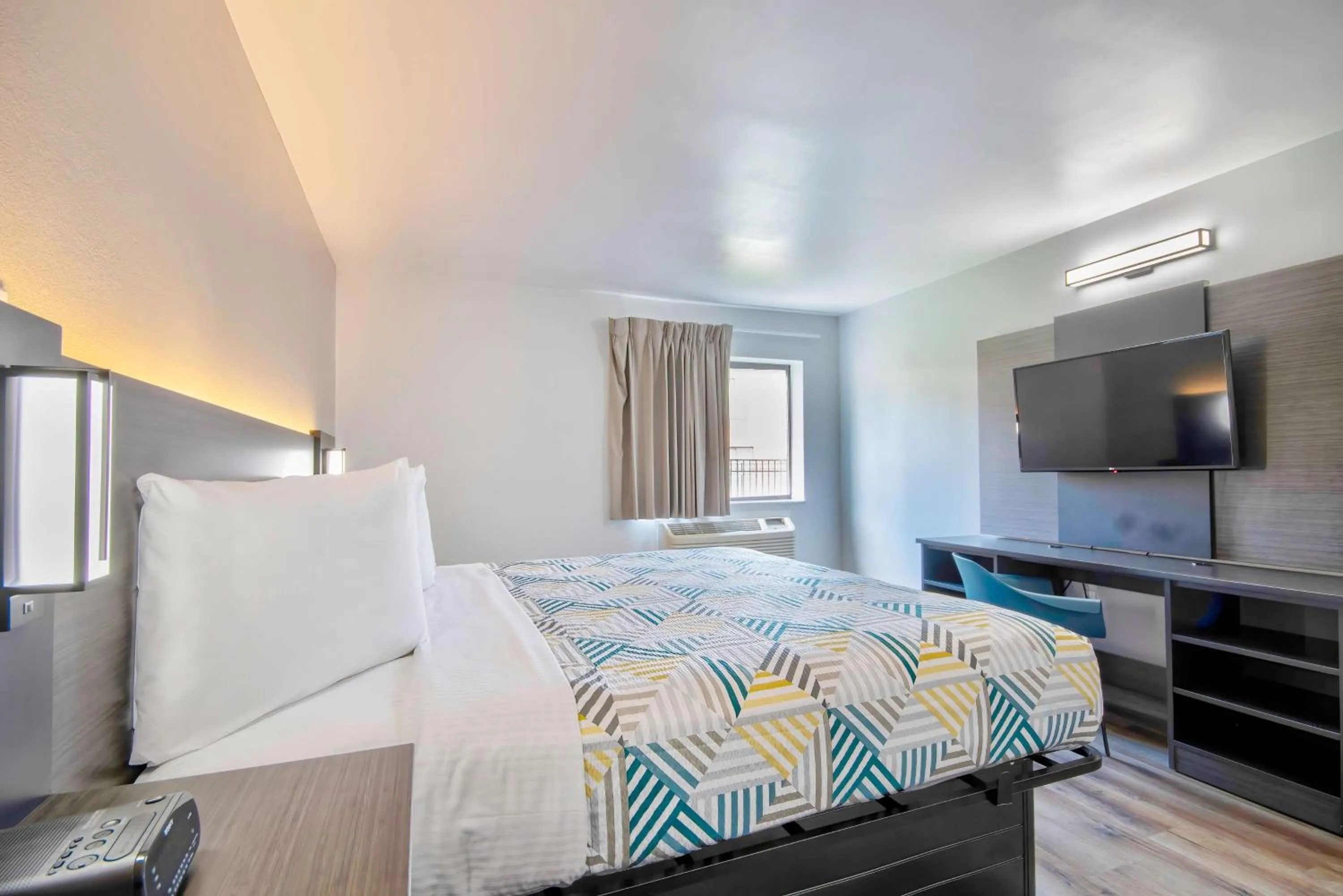 Bedroom, Bed in Studio 6 Georgetown KY Lexington North